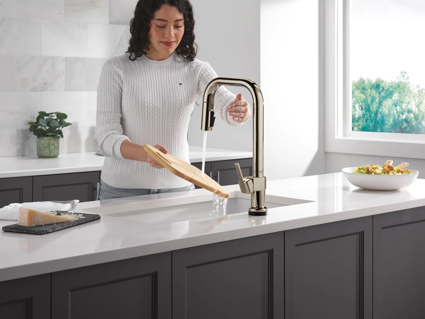 Touch2O&reg; with Touchless Technology Single Handle Pull-Down Kitchen Faucet