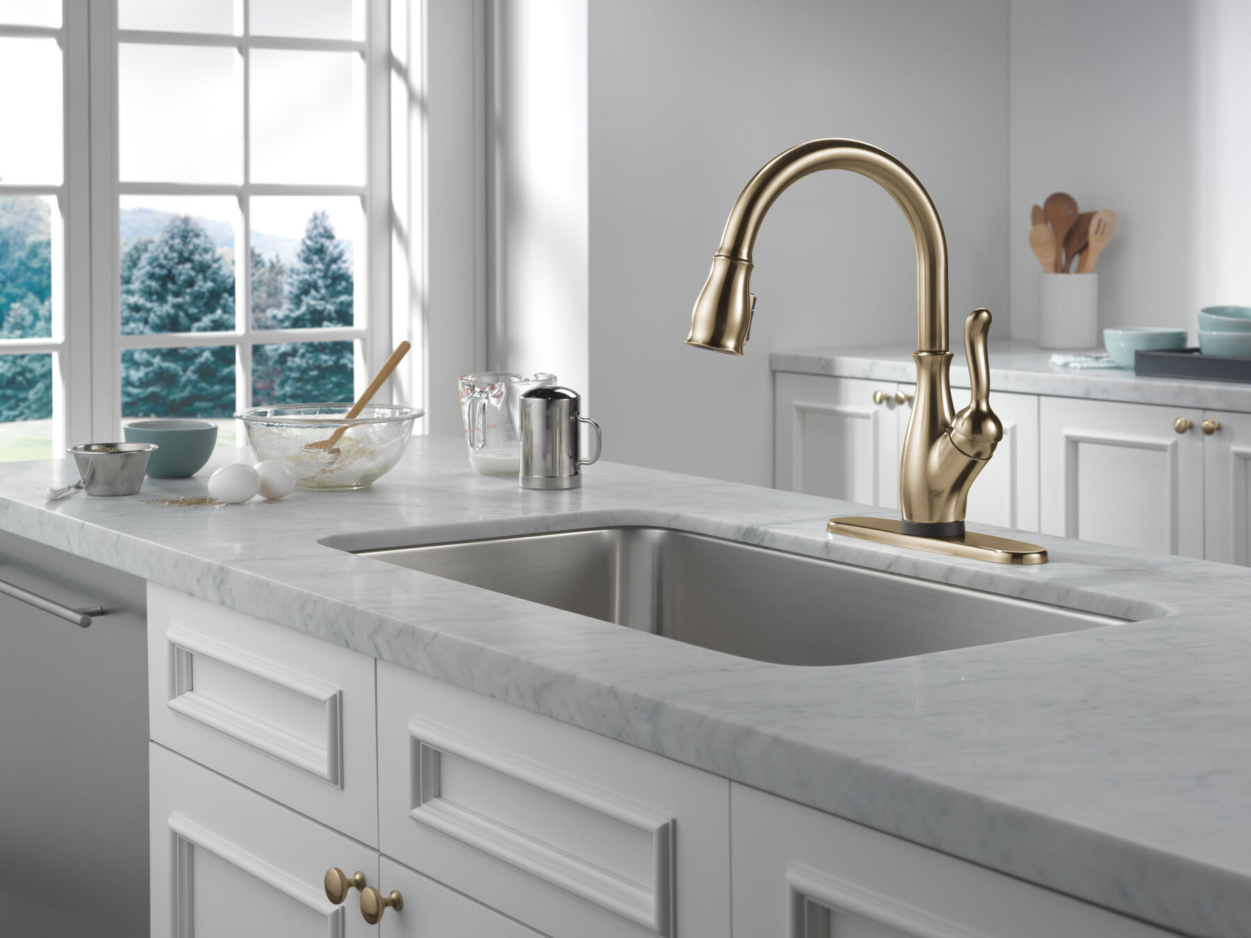 Single Handle Pull-Down Kitchen Faucet with Touch<sub>2</sub>O&reg; Technology Technology