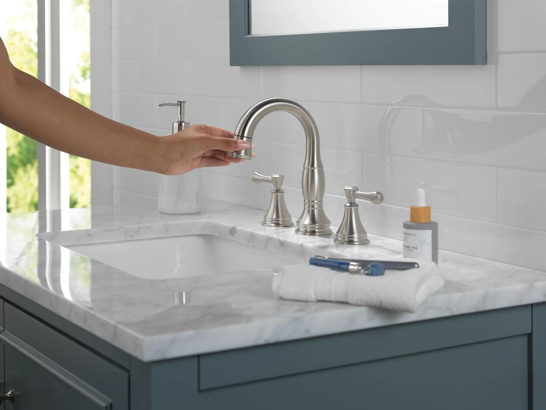 Two Handle Widespread Pull Down Bathroom Faucet