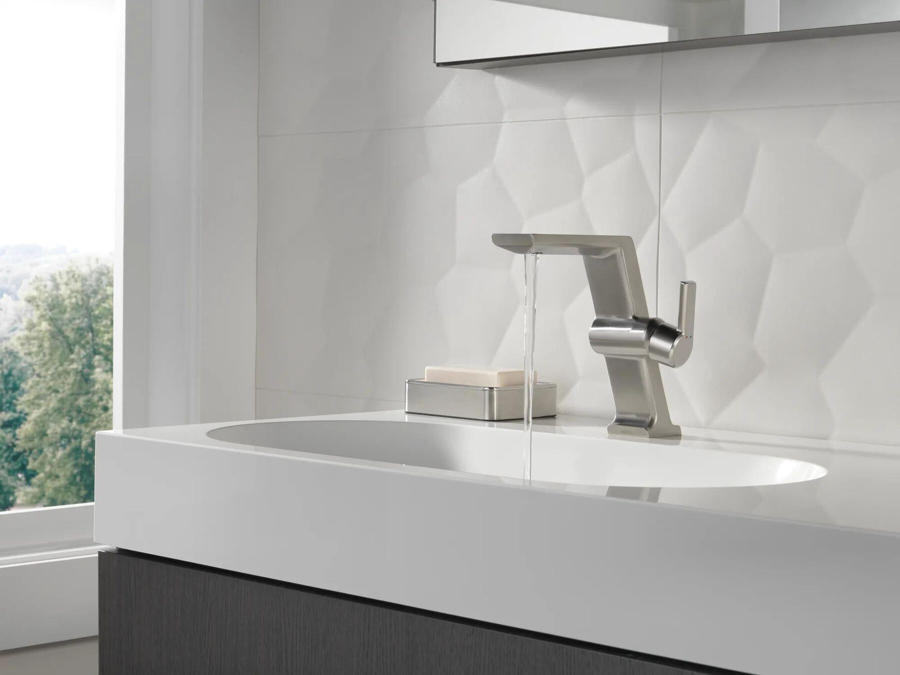 Single-Hole Bathroom Faucet (Recertified)