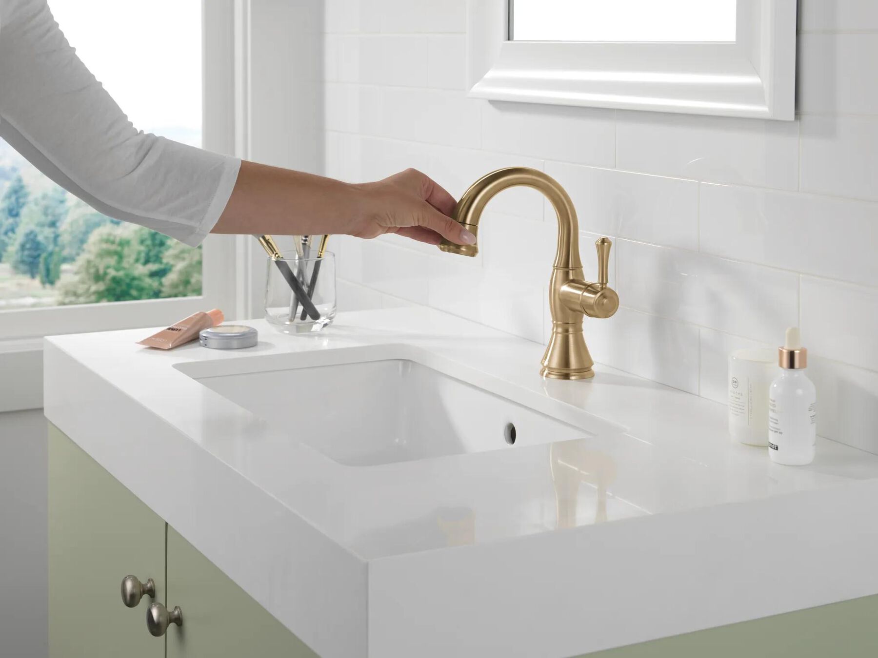 Single Handle Pull Down Bathroom Faucet