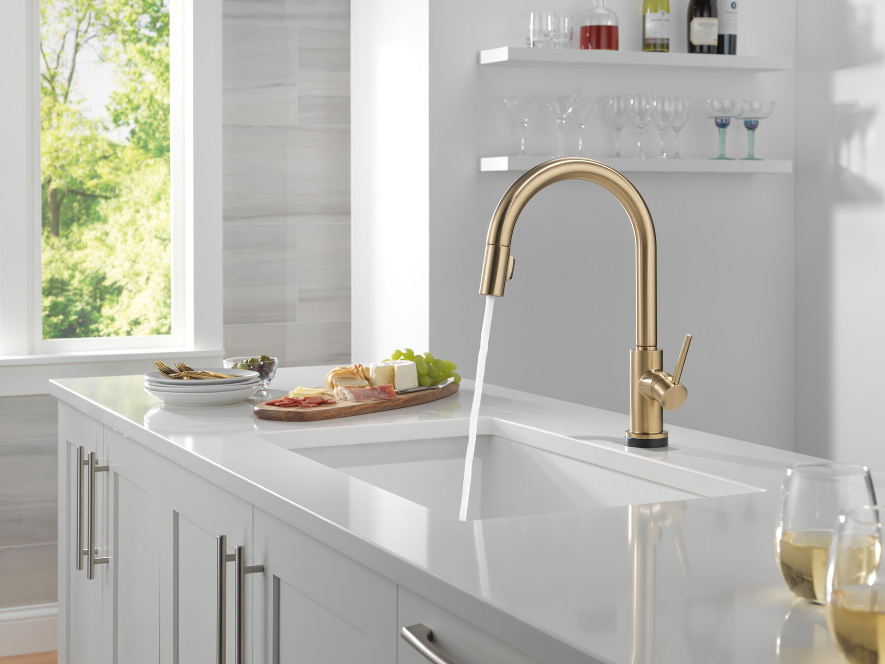Touch2O with Touchless Technology Single Handle Pull-Down Kitchen Faucet with Soap Dispenser