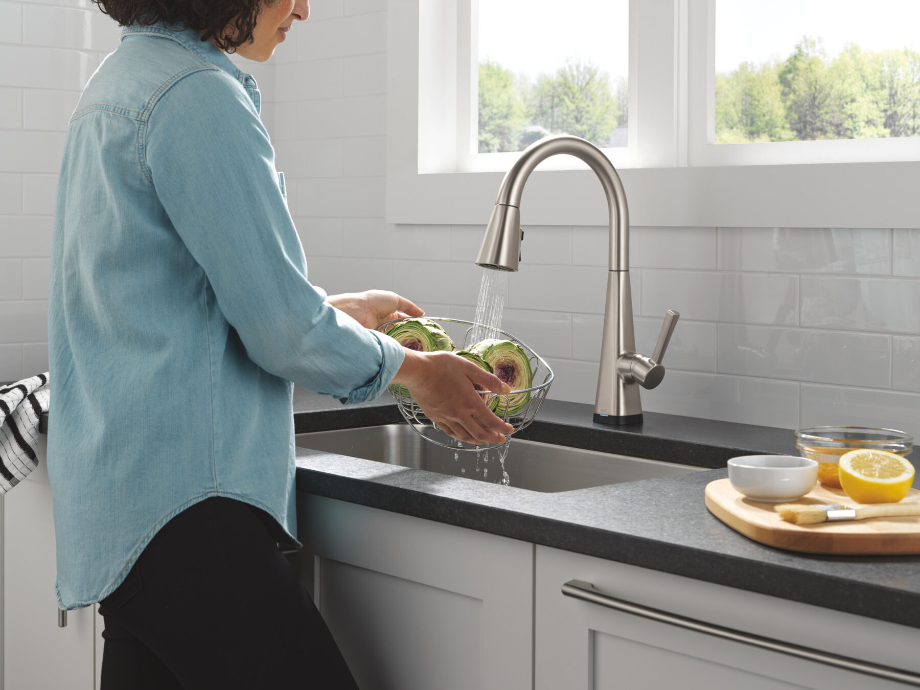 Single-Handle Pull-Down Kitchen Faucet with Touch<sub>2</sub>O&reg; Technology