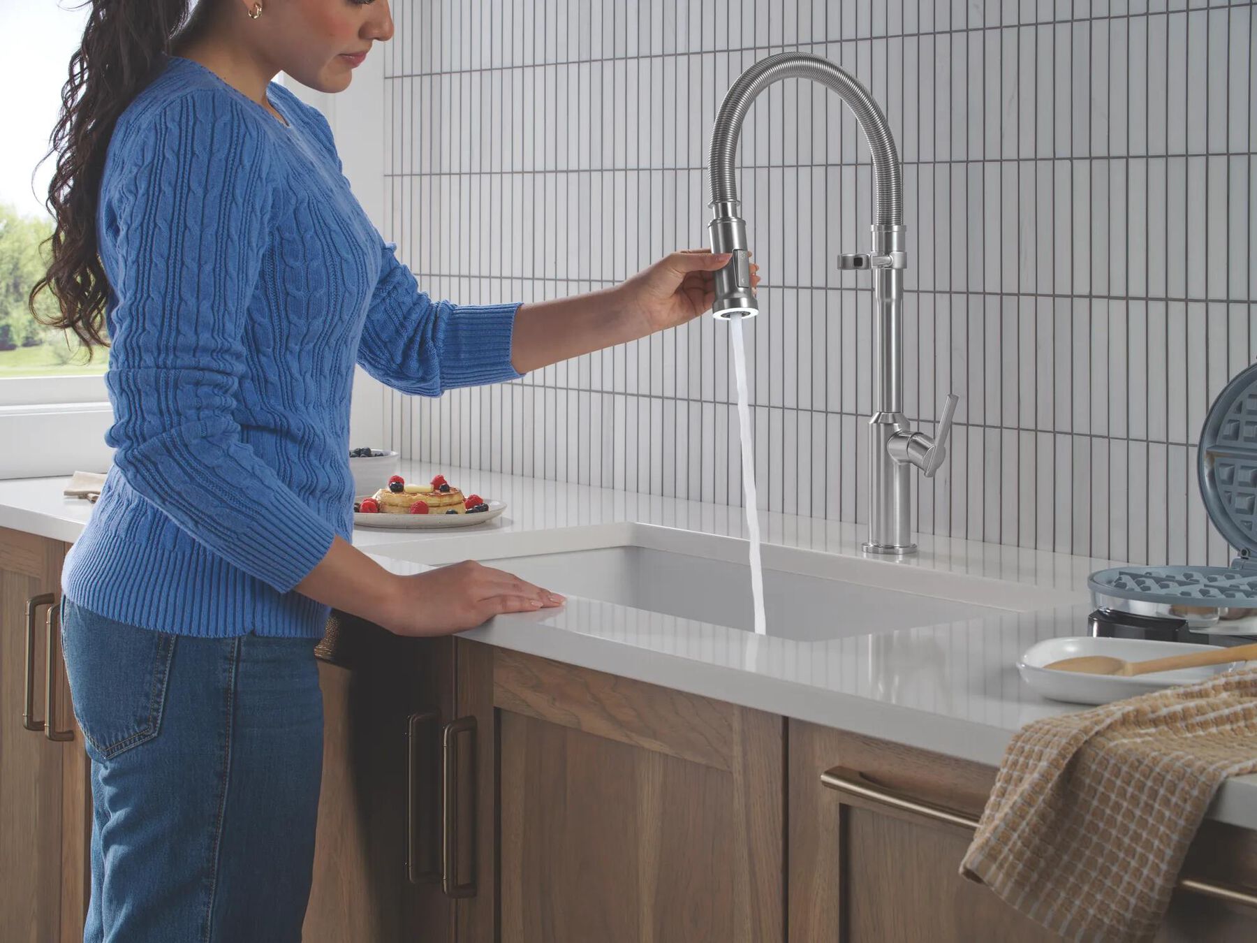 Single Handle Pull-Down Kitchen Faucet With Spring Spout
