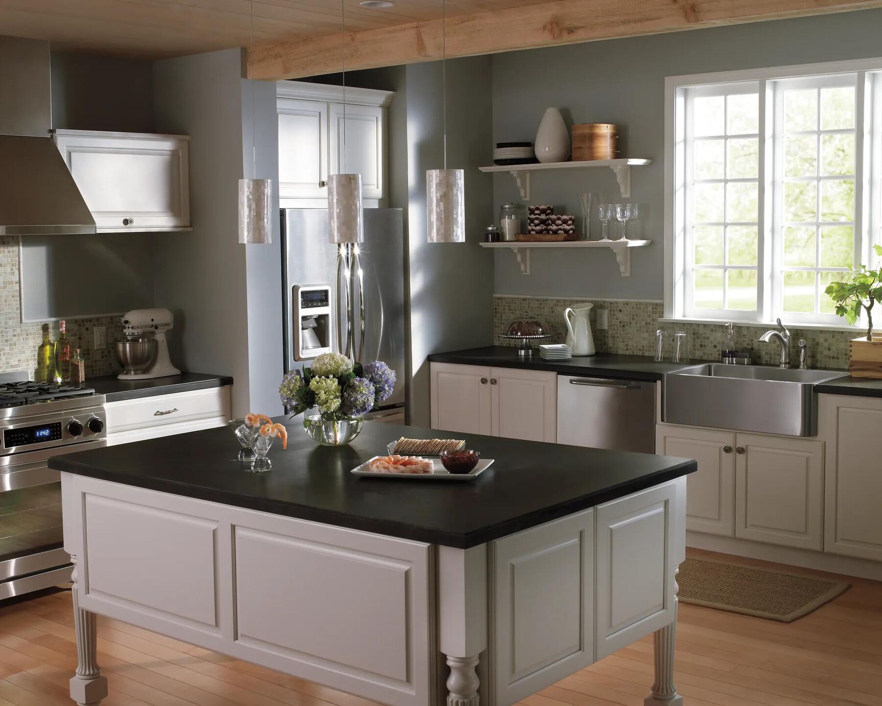 Single Handle Kitchen Faucet with Spray