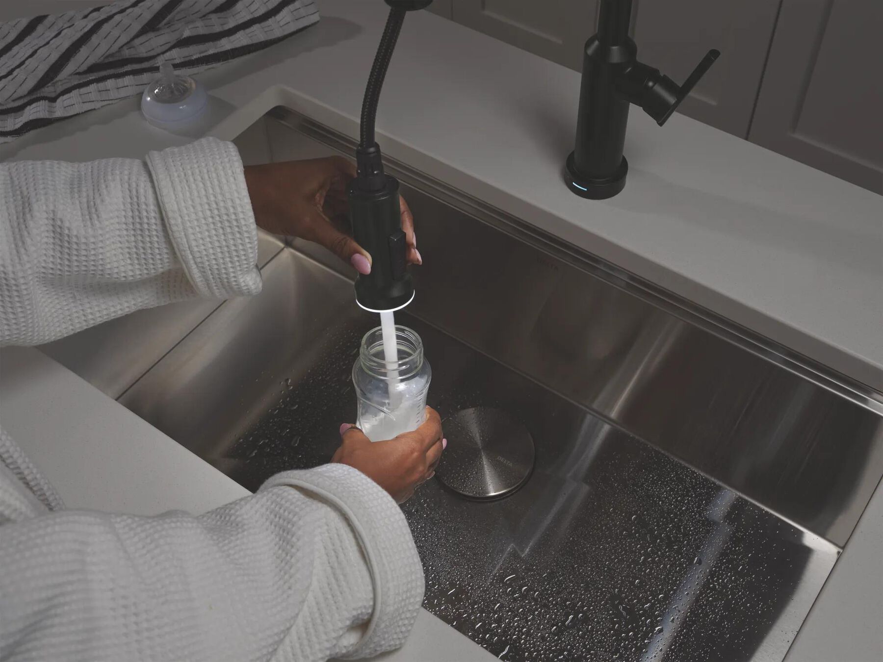 Touch2O&reg; Technology Kitchen Faucet with Touchless Technology