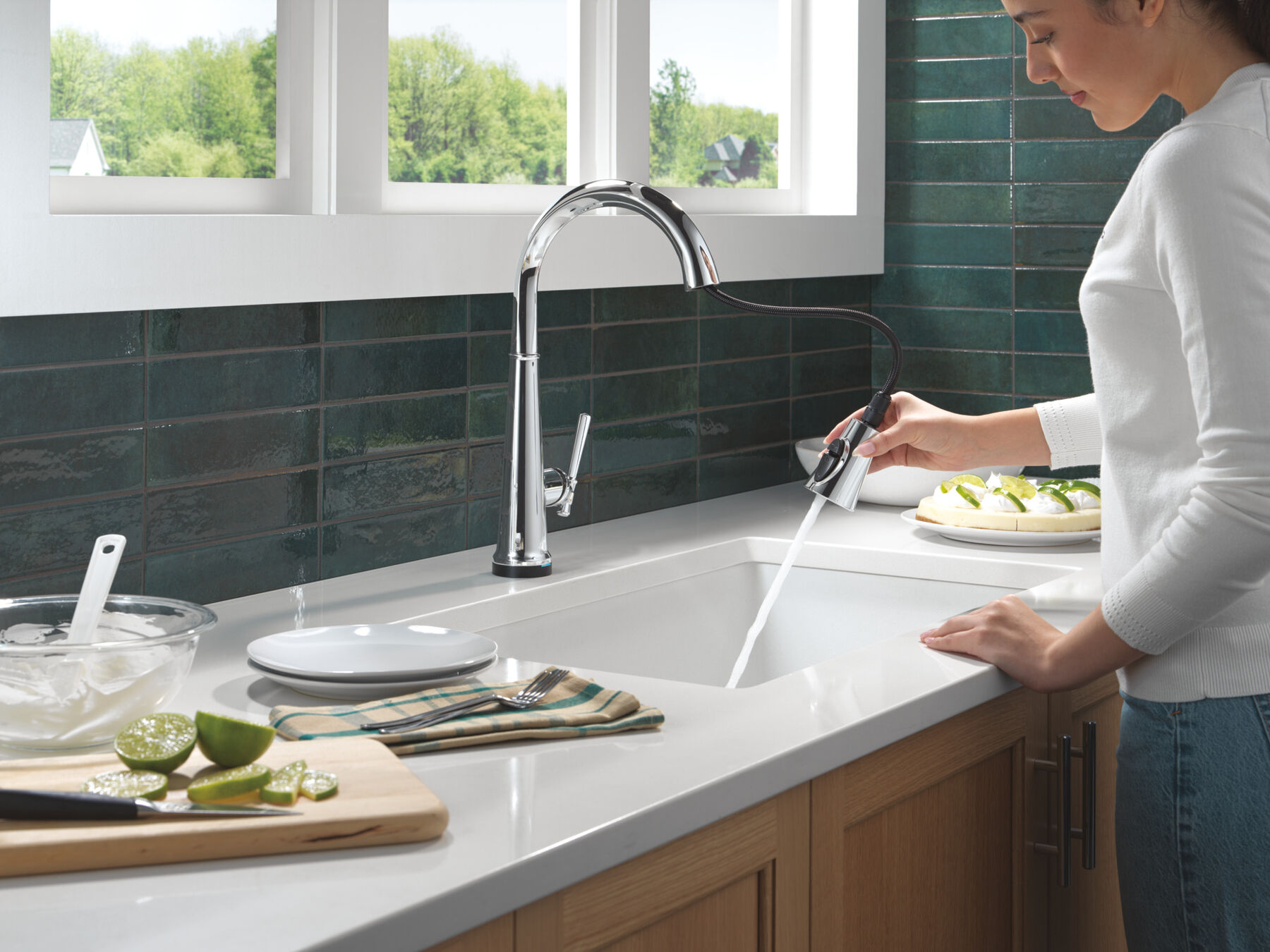 Touch<sub>2</sub>O&reg; Technology Kitchen Faucet with Touchless Technology