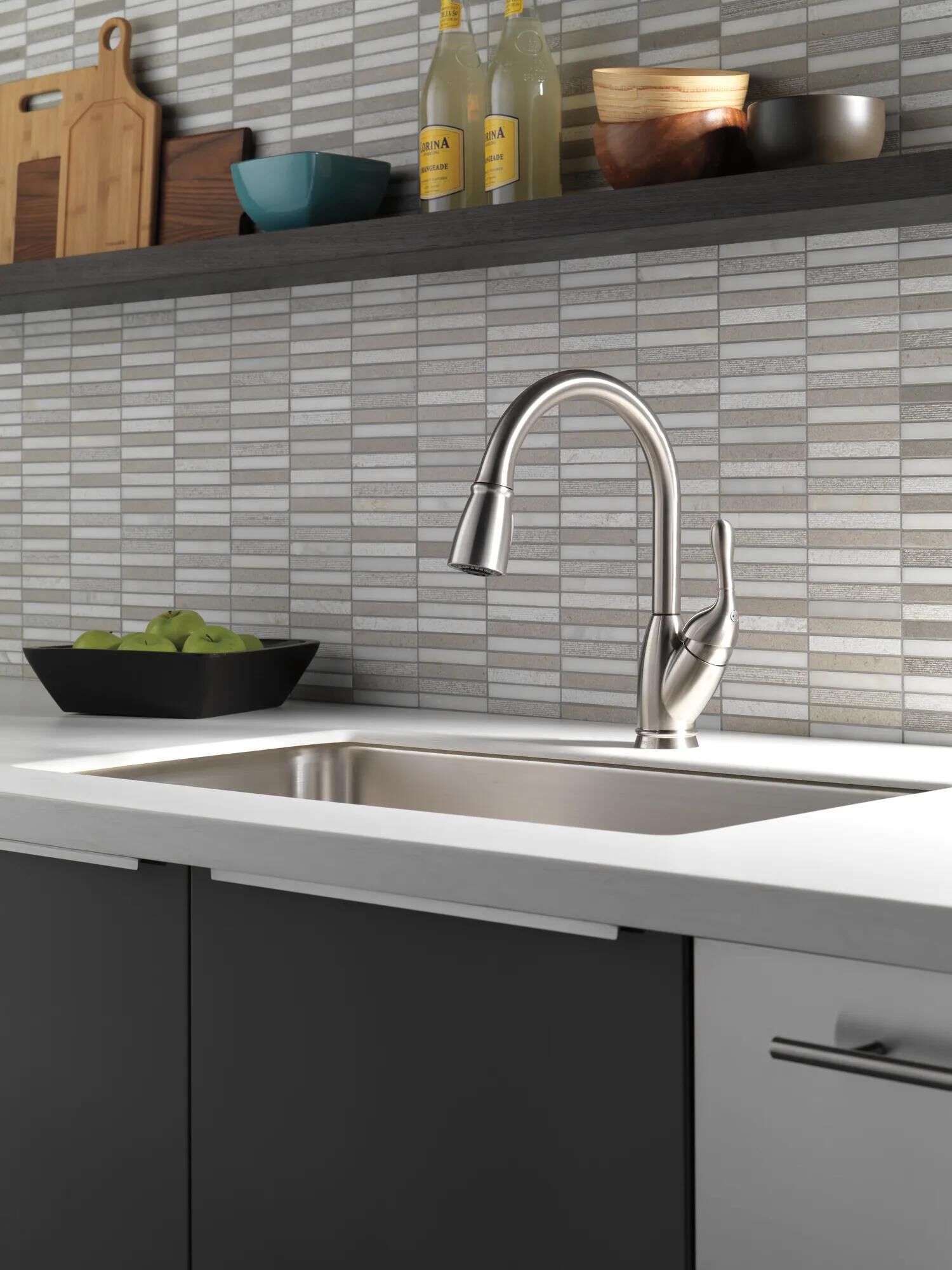 Pull-Down Kitchen Faucet in Stainless 19939-SS-DST | Delta Faucet