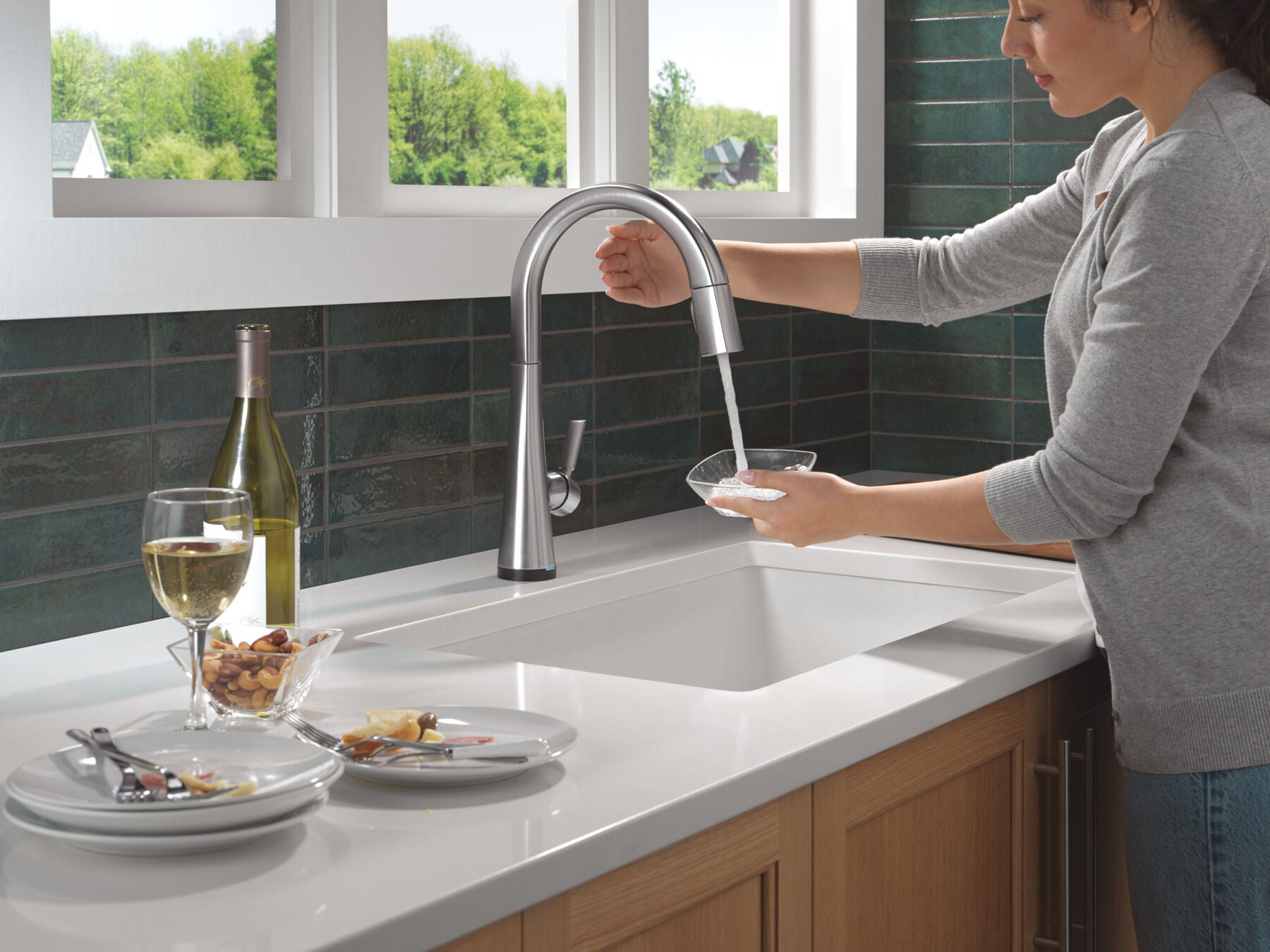Touch<sub>2</sub>O&reg; Technology Kitchen Faucet with Touchless Technology