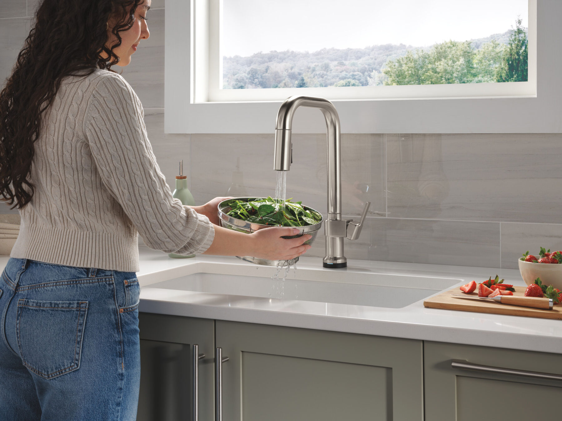 Touch2O&reg; with Touchless Technology Single Handle Pull-Down Kitchen Faucet