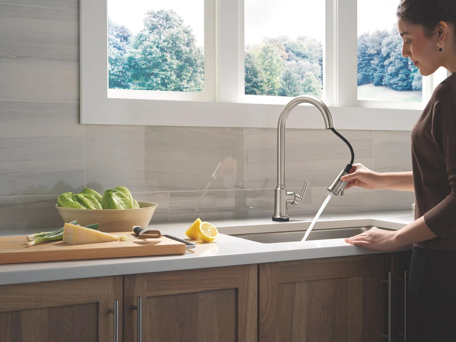 Single Handle Kitchen Pull-Down Faucet With Touchless Technology