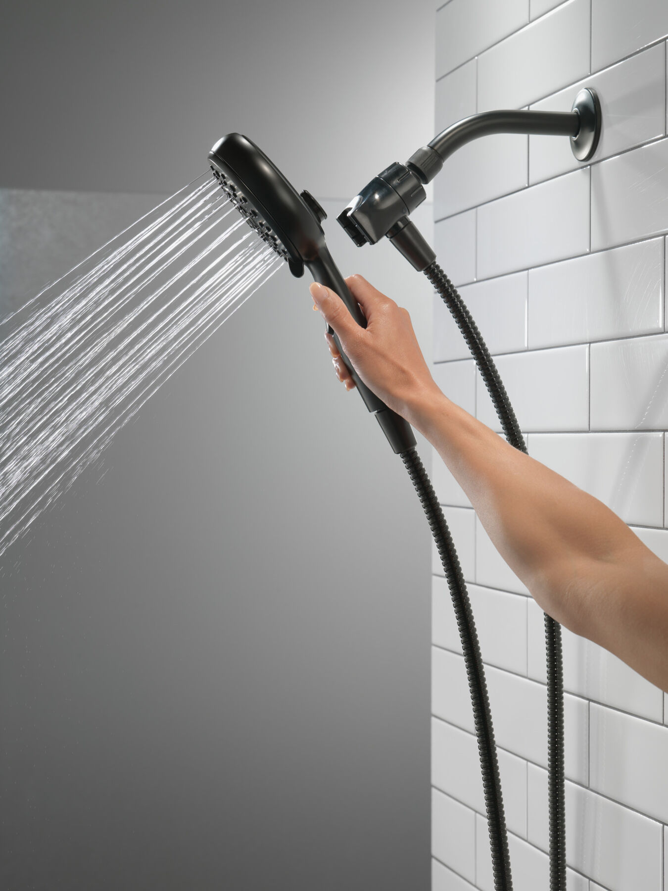 6-Setting SureDock&reg; Magnetic Hand Shower