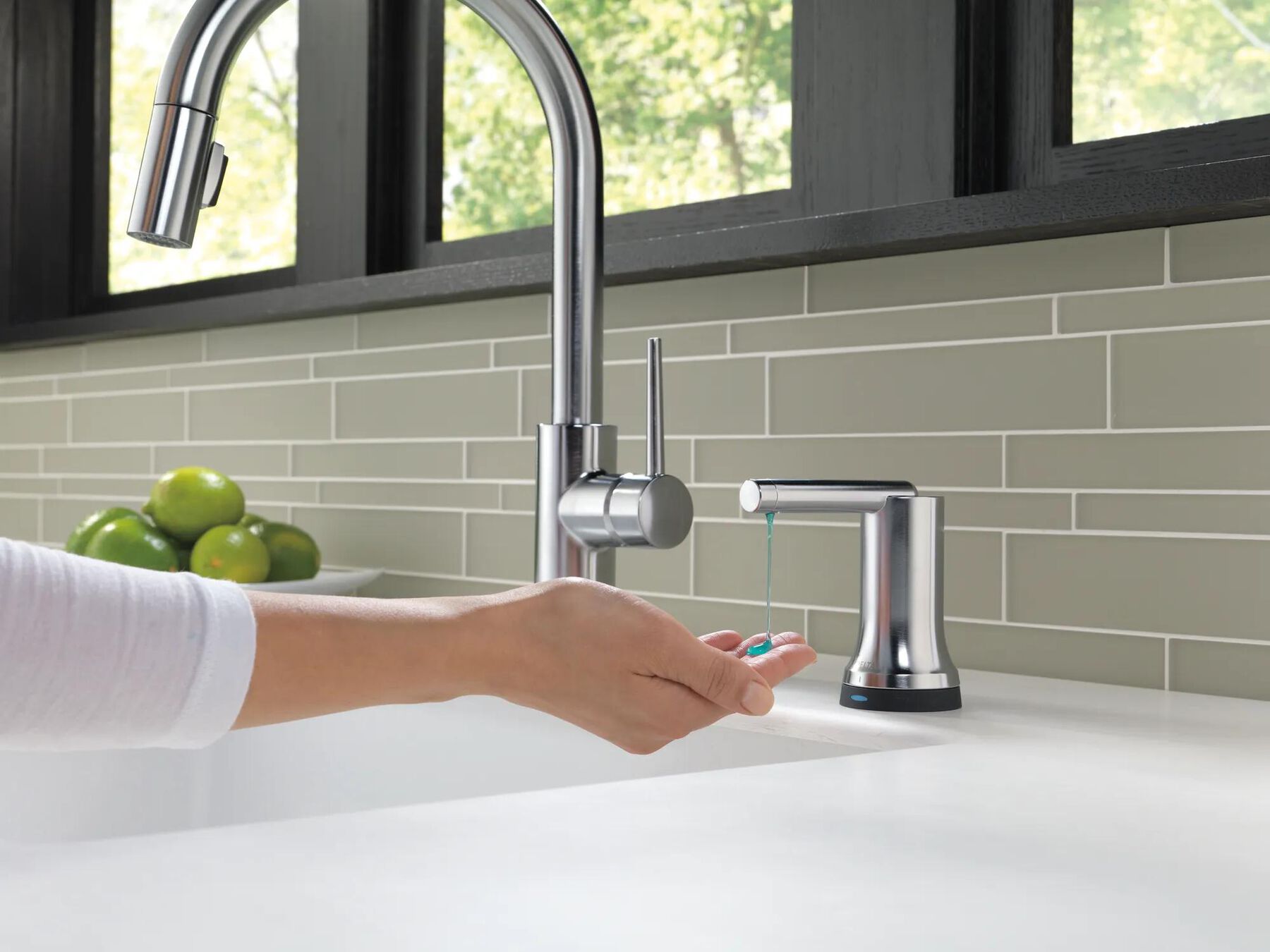 Single Handle Pull-Down Kitchen Faucet with Touch<sub>2</sub>O&reg; Technology