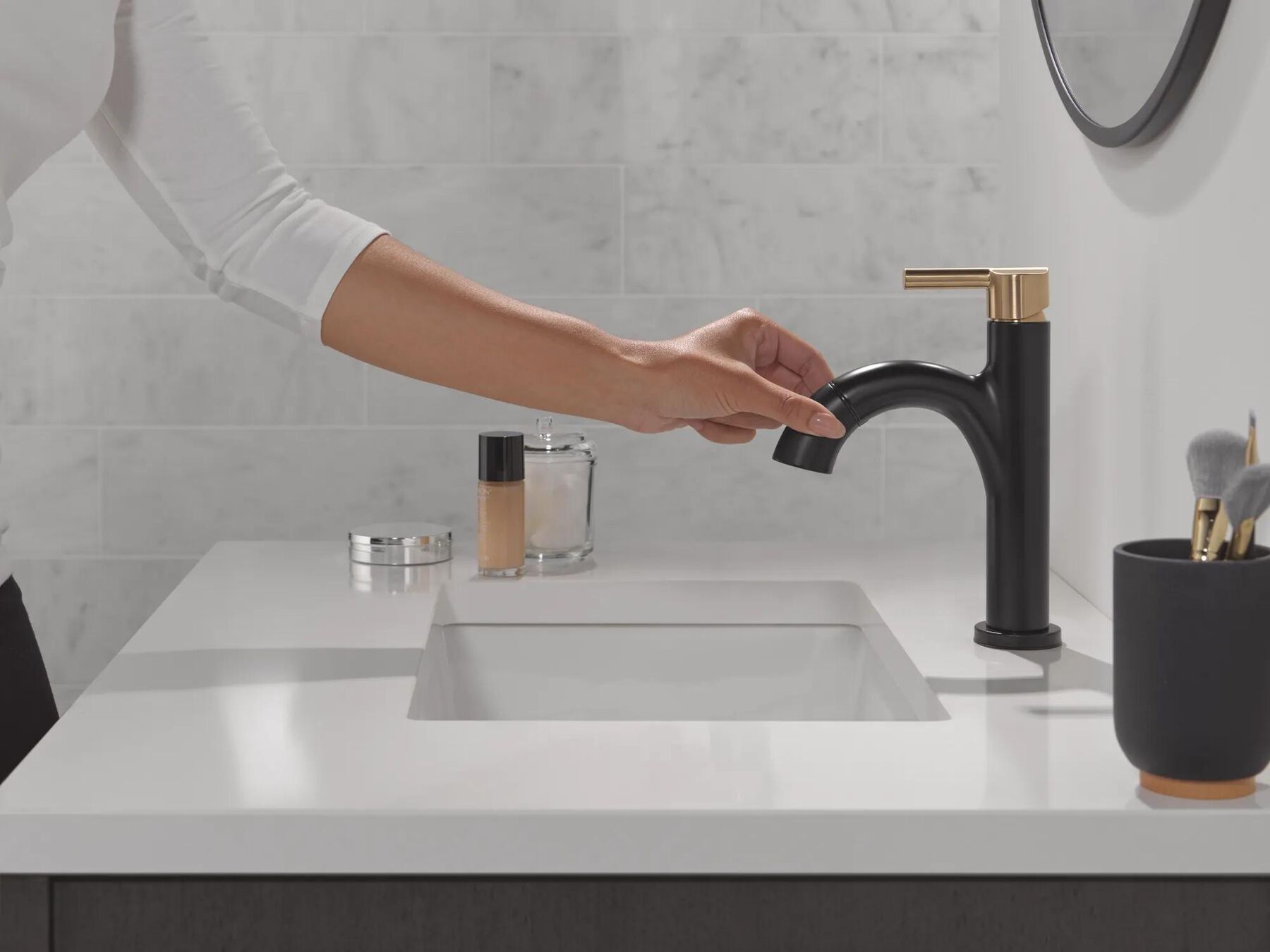 Single Handle Pull-Down Bathroom Faucet