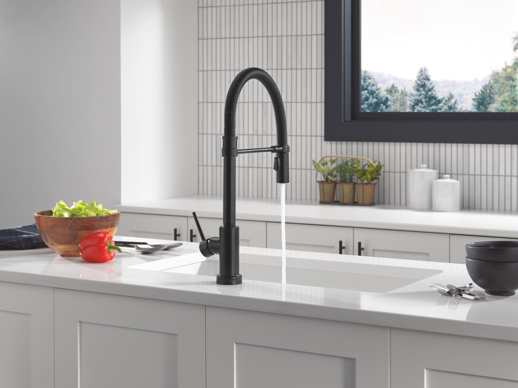 Touch<sub>2</sub>O&reg; Technology Kitchen Faucet with Touchless Technology