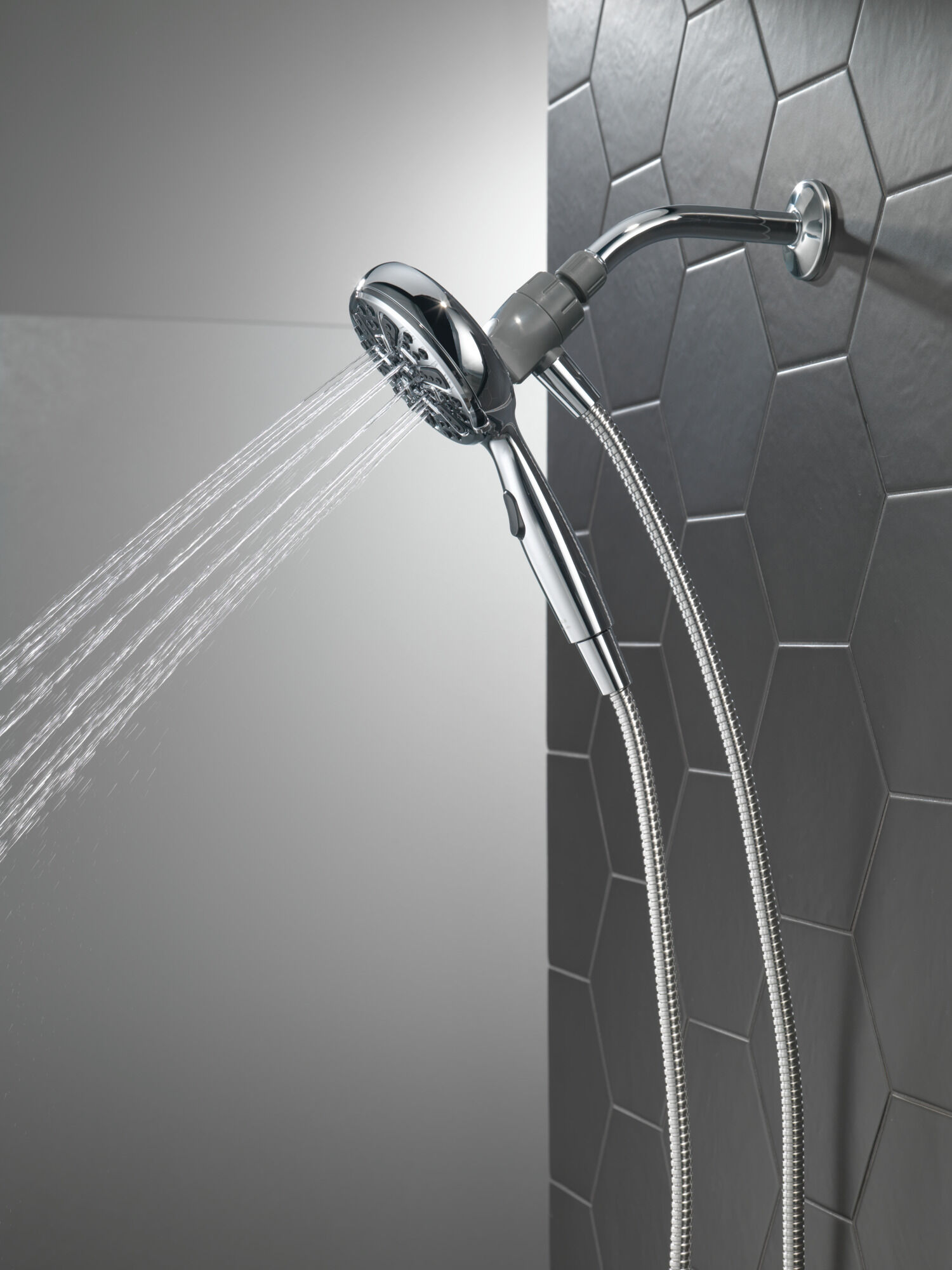 6-Setting SureDock® Magnetic Hand Shower in Chrome 75609 | Delta