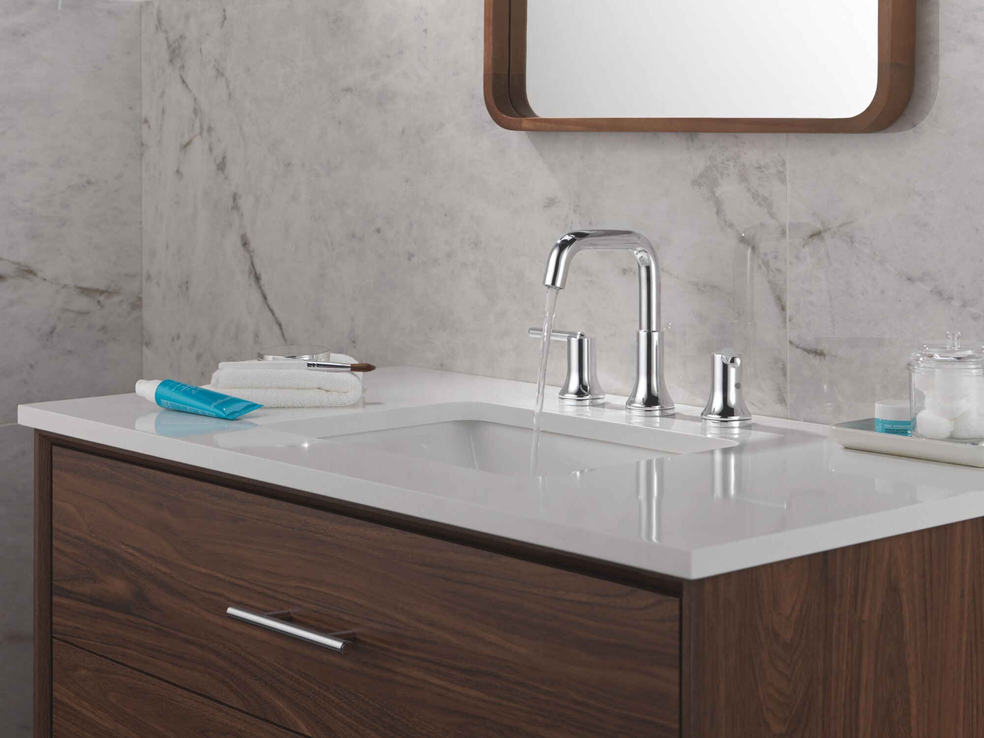 Two Handle Widespread Bathroom Faucet in Chrome 3554-MPU-DST