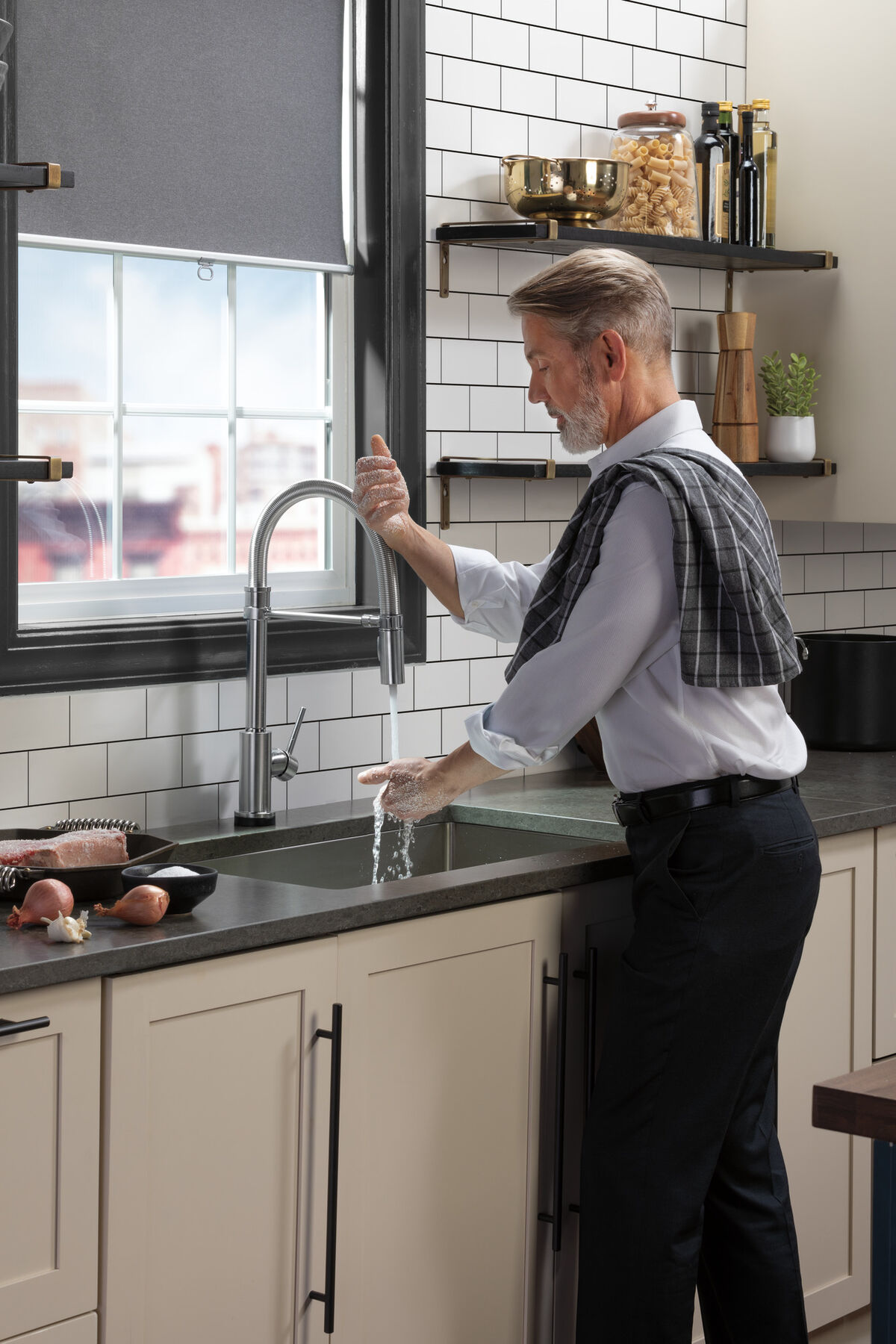 Single-Handle Pull-Down Spring Kitchen Faucet with Touch<sub>2</sub>O&reg; Technology