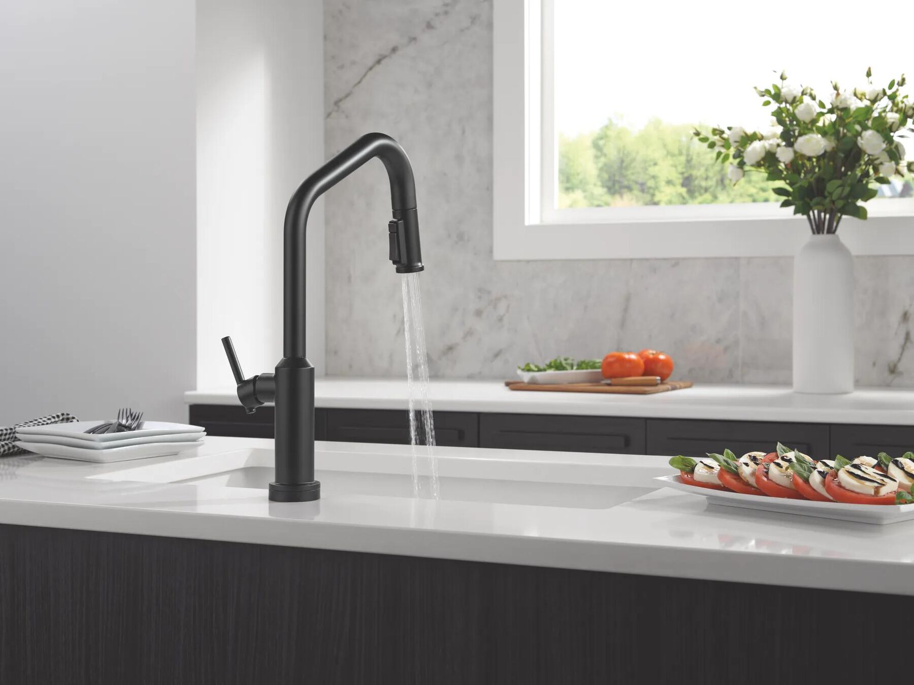 Touch2O&reg; Technology Kitchen Faucet with Touchless Technology