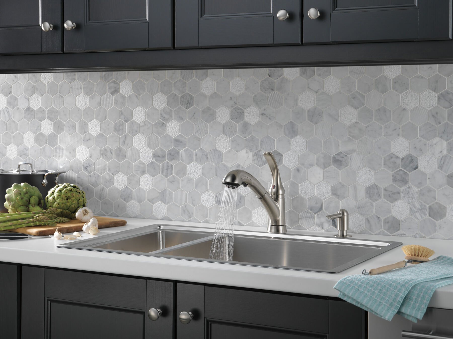 Single Handle Pull-Out Kitchen Faucet with Soap Dispenser