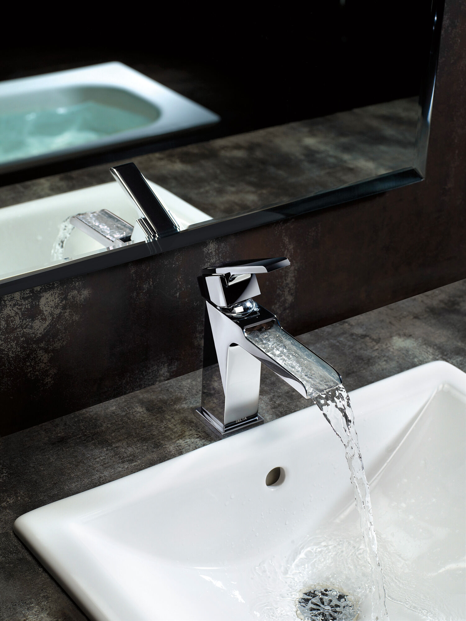 Single Handle Channel Bathroom Faucet in Chrome 568LF-MPU | Delta