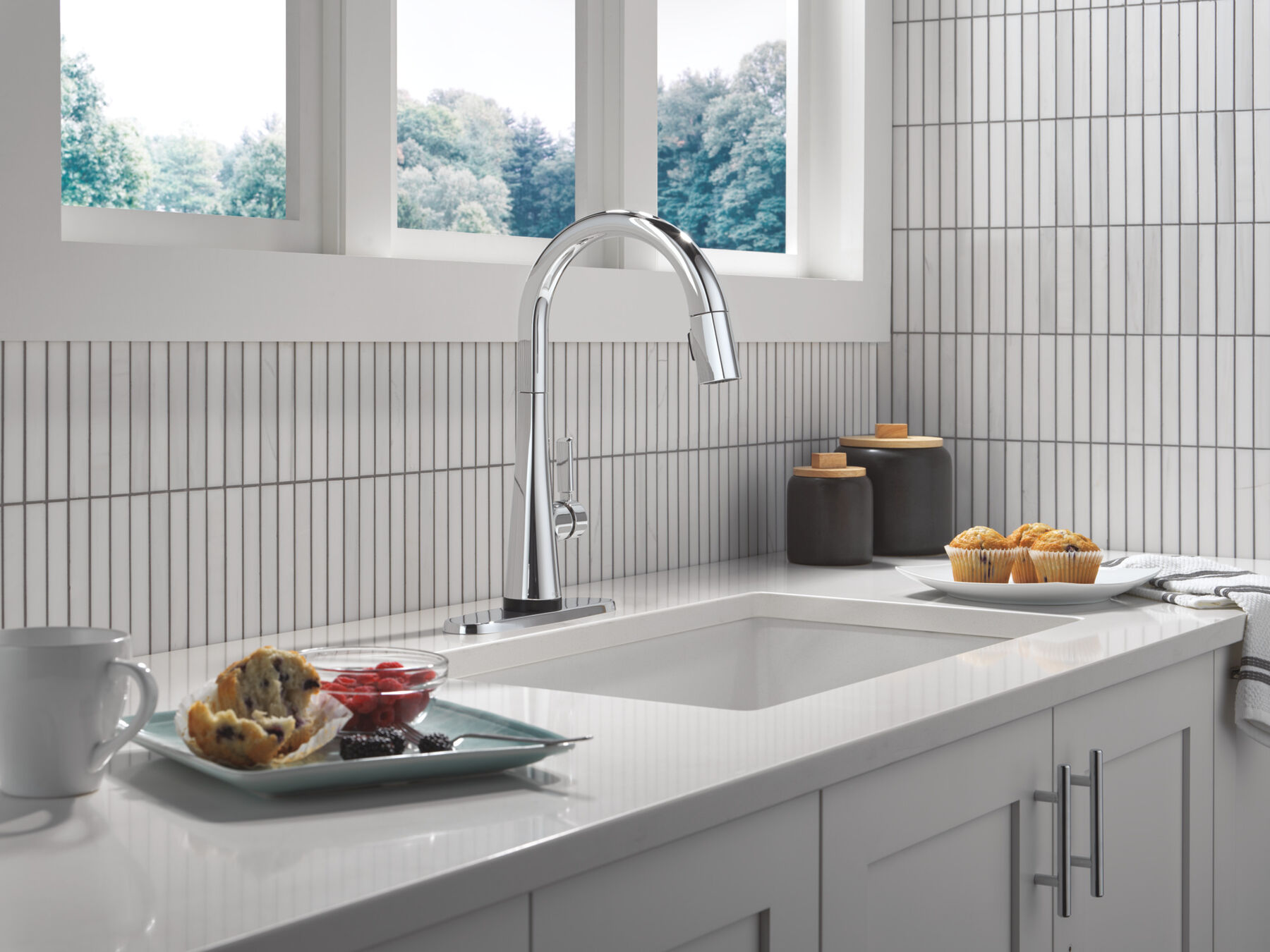 Touch<sub>2</sub>O&reg; Technology Kitchen Faucet with Touchless Technology