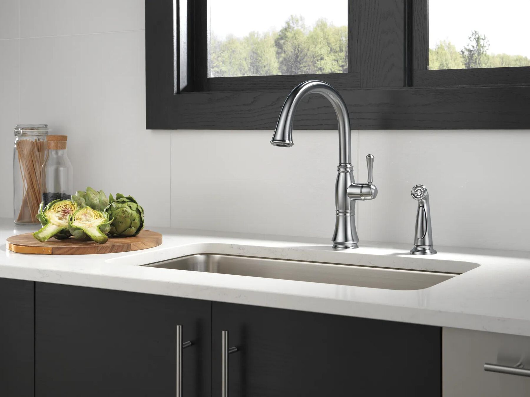 Single Handle Kitchen Faucet with Spray