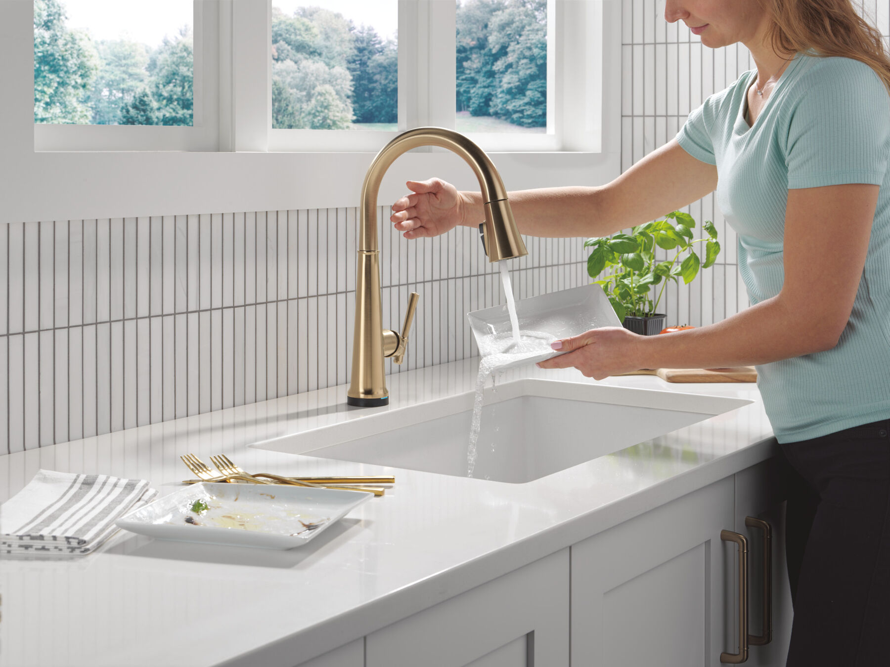 Touch<sub>2</sub>O&reg; Technology Kitchen Faucet with Touchless Technology