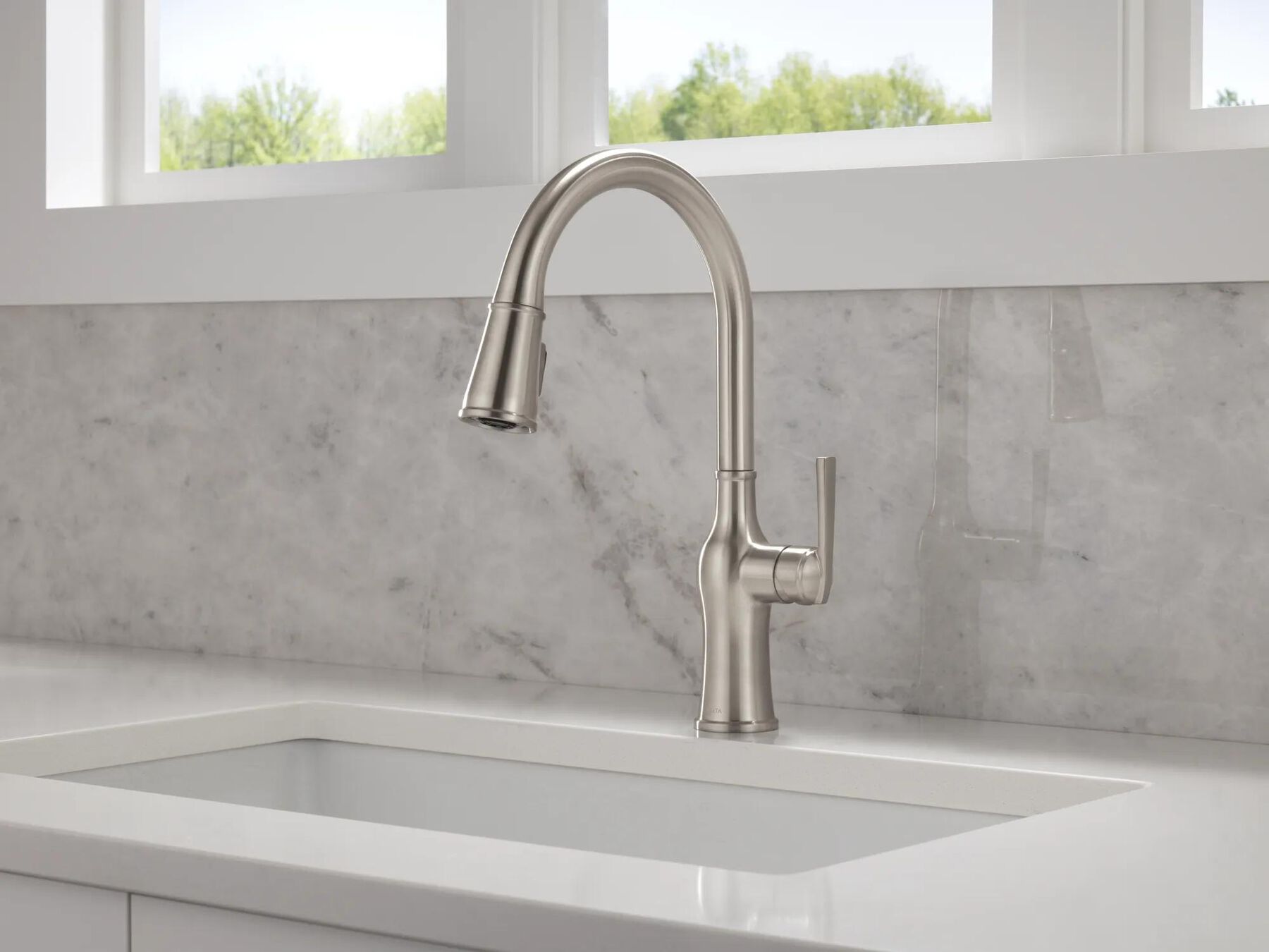 Single Handle Pull-Down Kitchen Faucet
