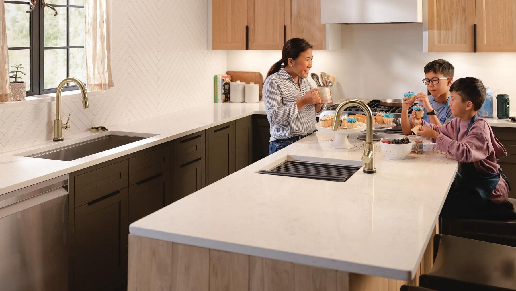 VoiceIQ&reg; Kitchen Faucet with Touch<sub>2</sub>O&reg; Technology with Touchless Technology