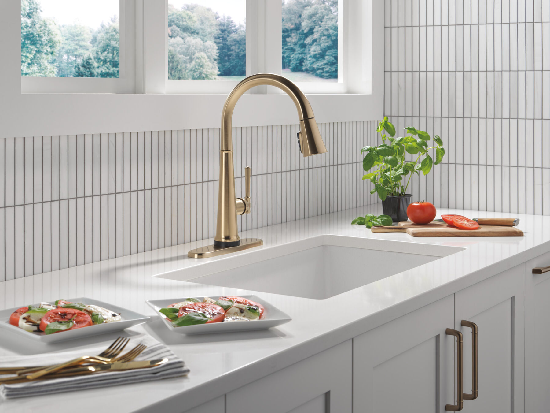Touch<sub>2</sub>O&reg; Technology Kitchen Faucet with Touchless Technology
