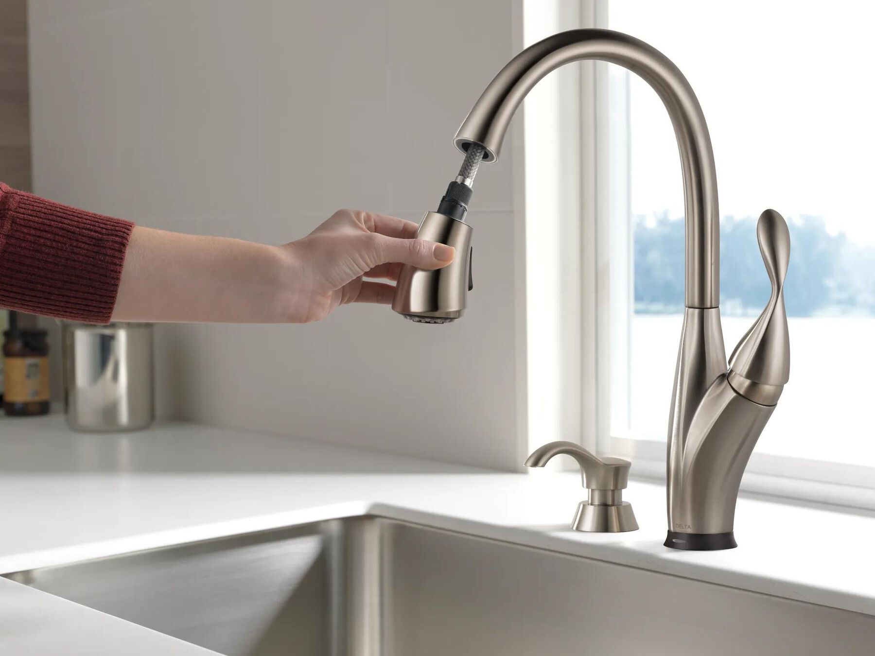 Single Handle Pull-Down Kitchen Faucet with Touch2O Technology and Soap Dispenser