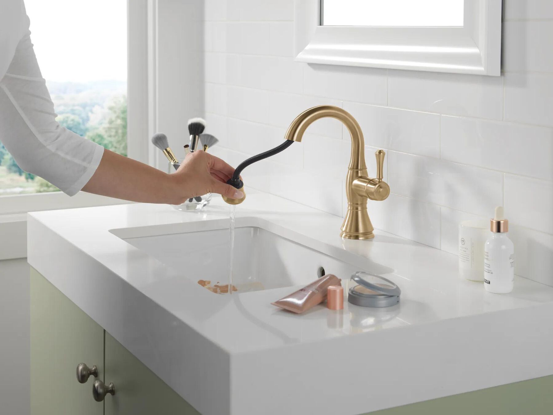 Single Handle Pull Down Bathroom Faucet