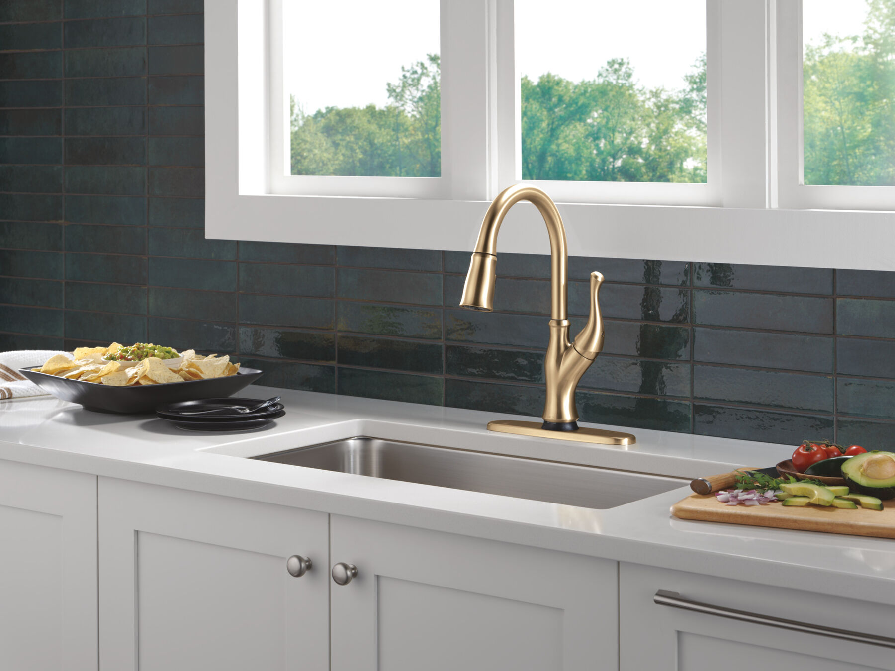 Touch<sub>2</sub>O&reg; Technology Kitchen Faucet with Touchless Technology