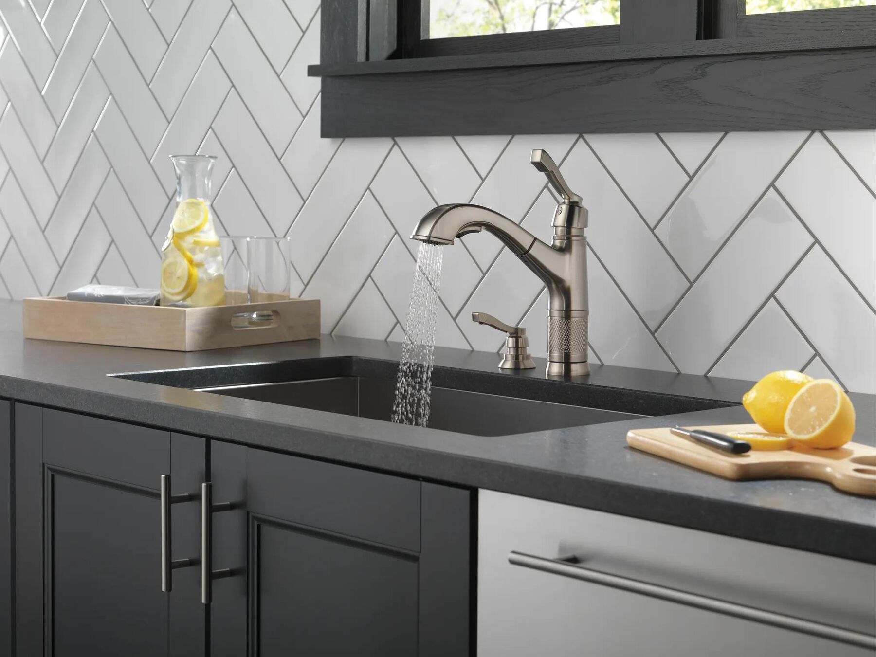 Single Handle Pull-Out Kitchen Faucet (Recertified)