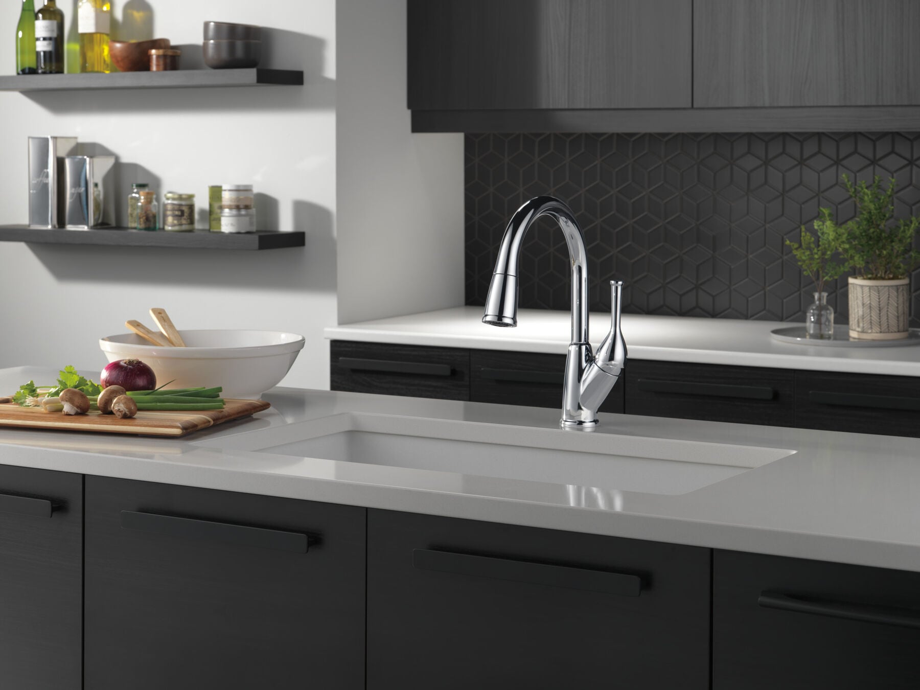 Single Handle Pull-Down Kitchen Faucet
