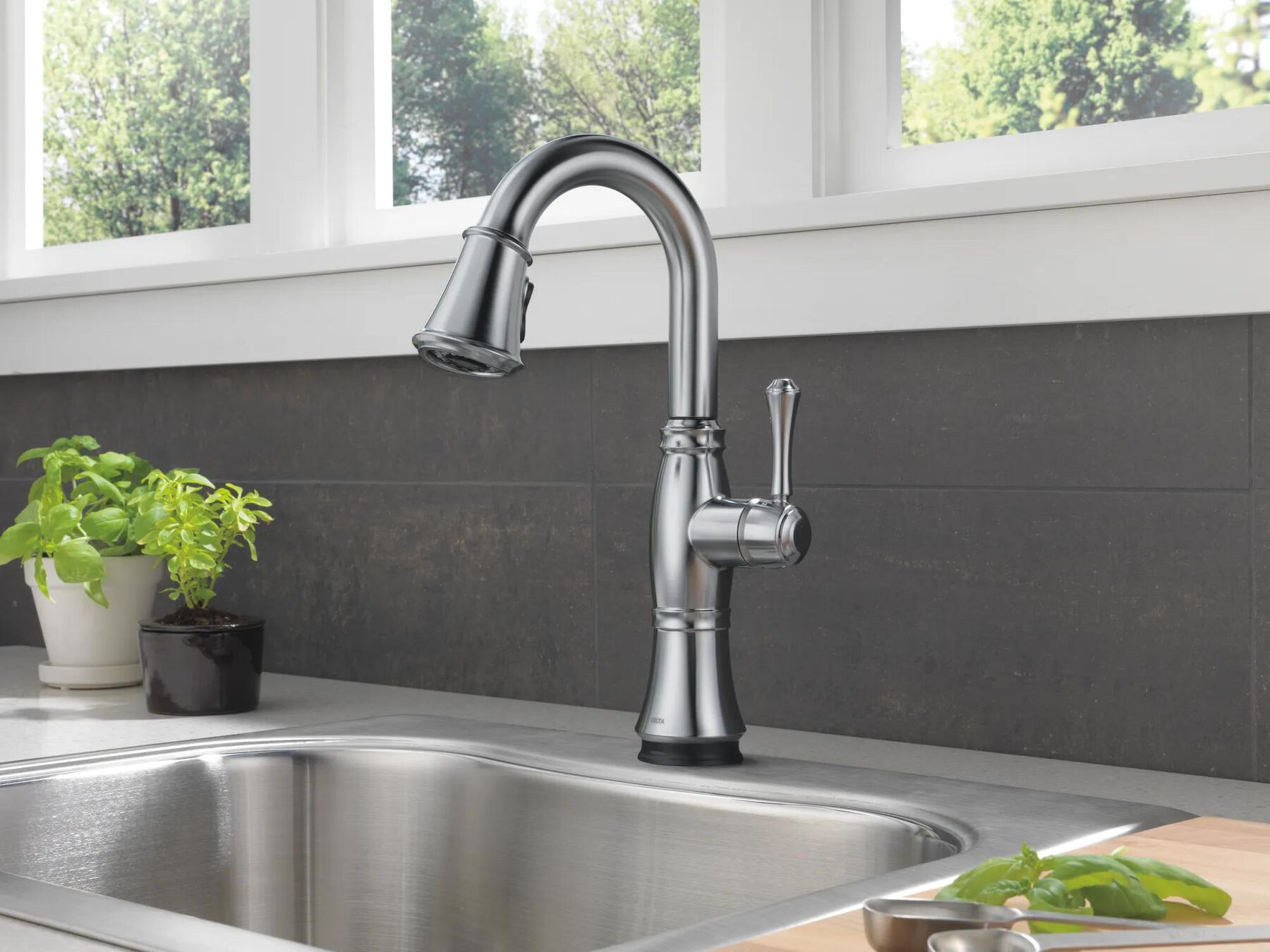 Single Handle Pull-Down Bar / Prep Faucet with Touch<sub>2</sub>O&reg; Technology
