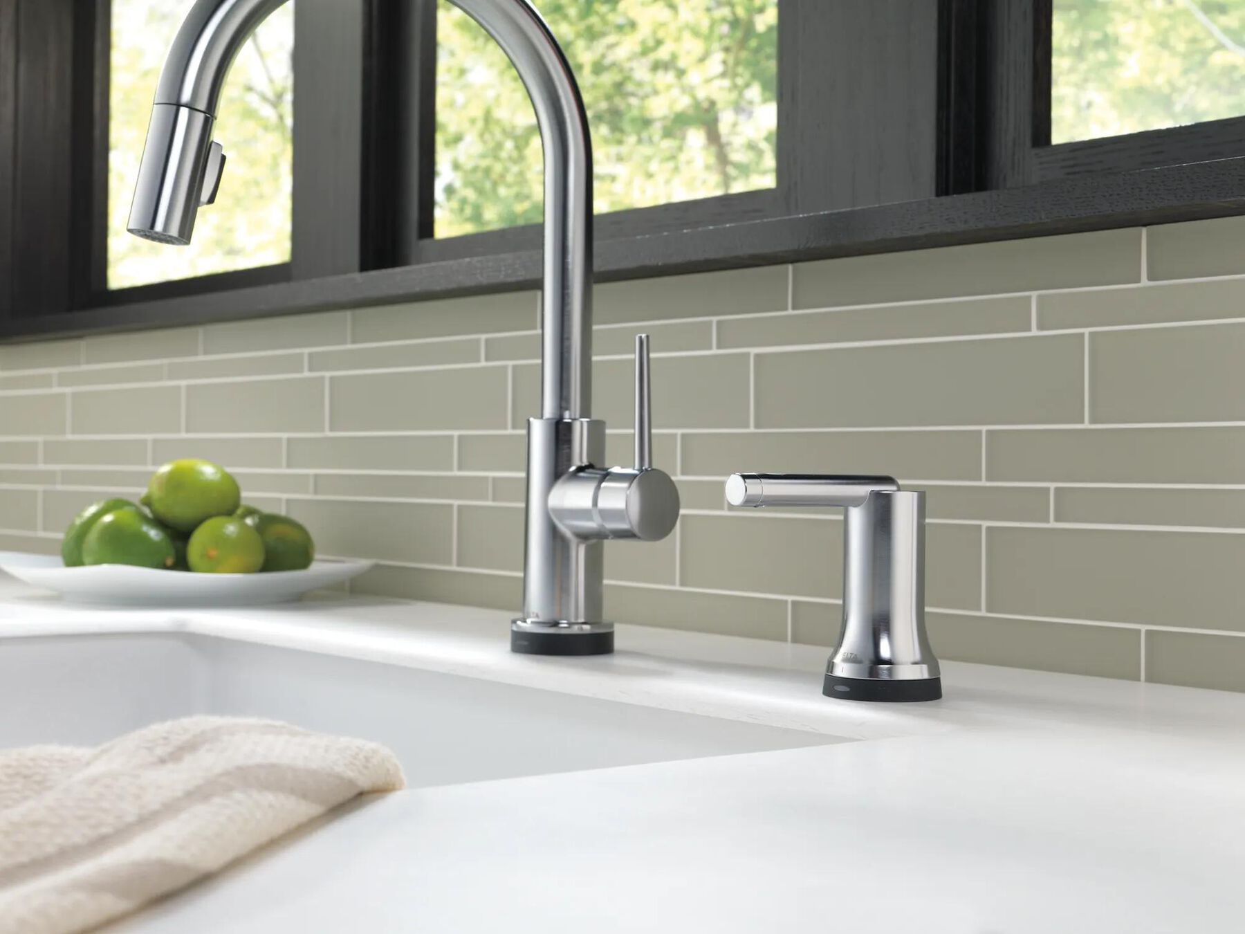 Single Handle Pull-Down Kitchen Faucet with Touch<sub>2</sub>O&reg; Technology