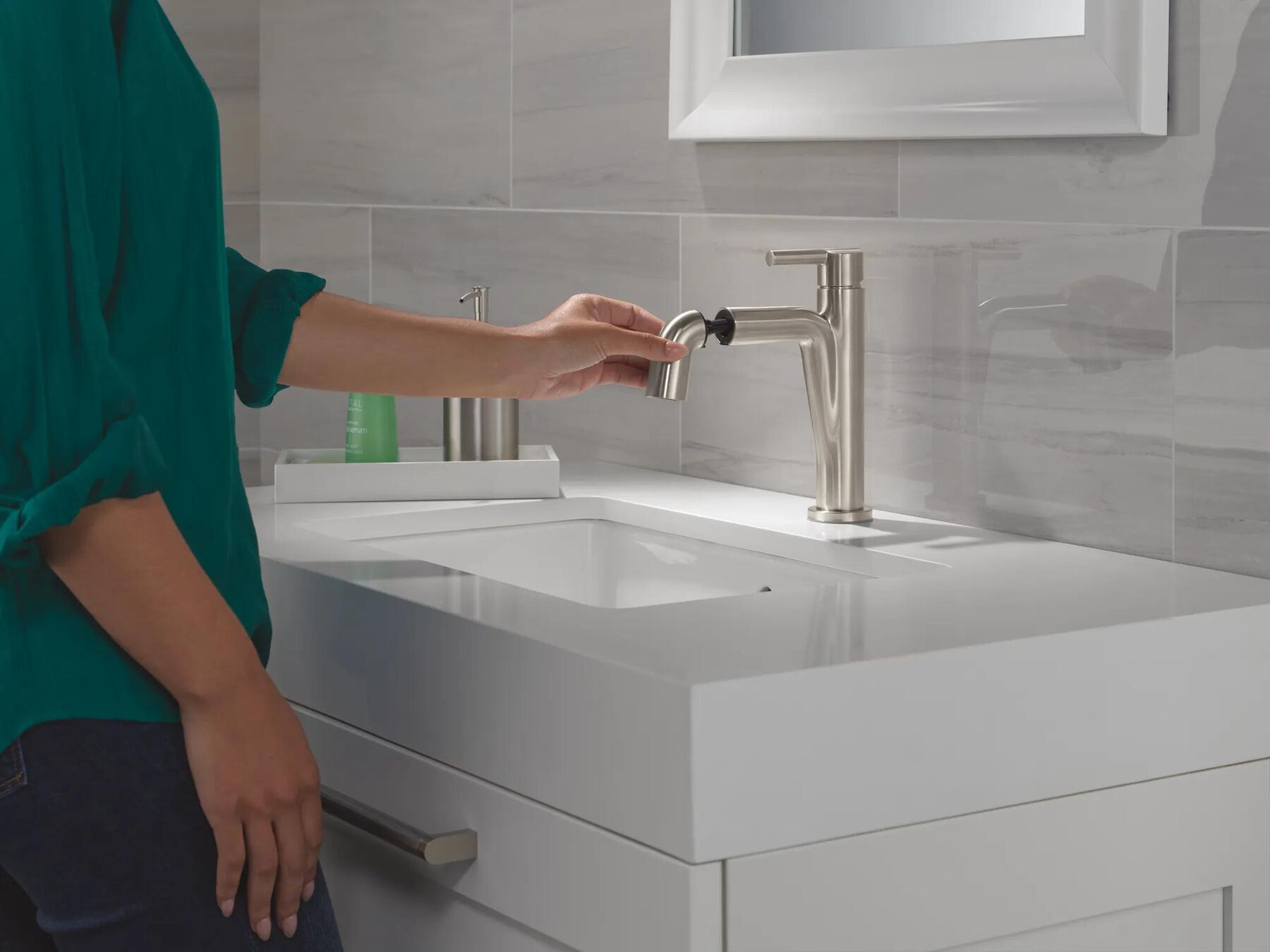 Single Handle Pull-Down Bathroom Faucet
