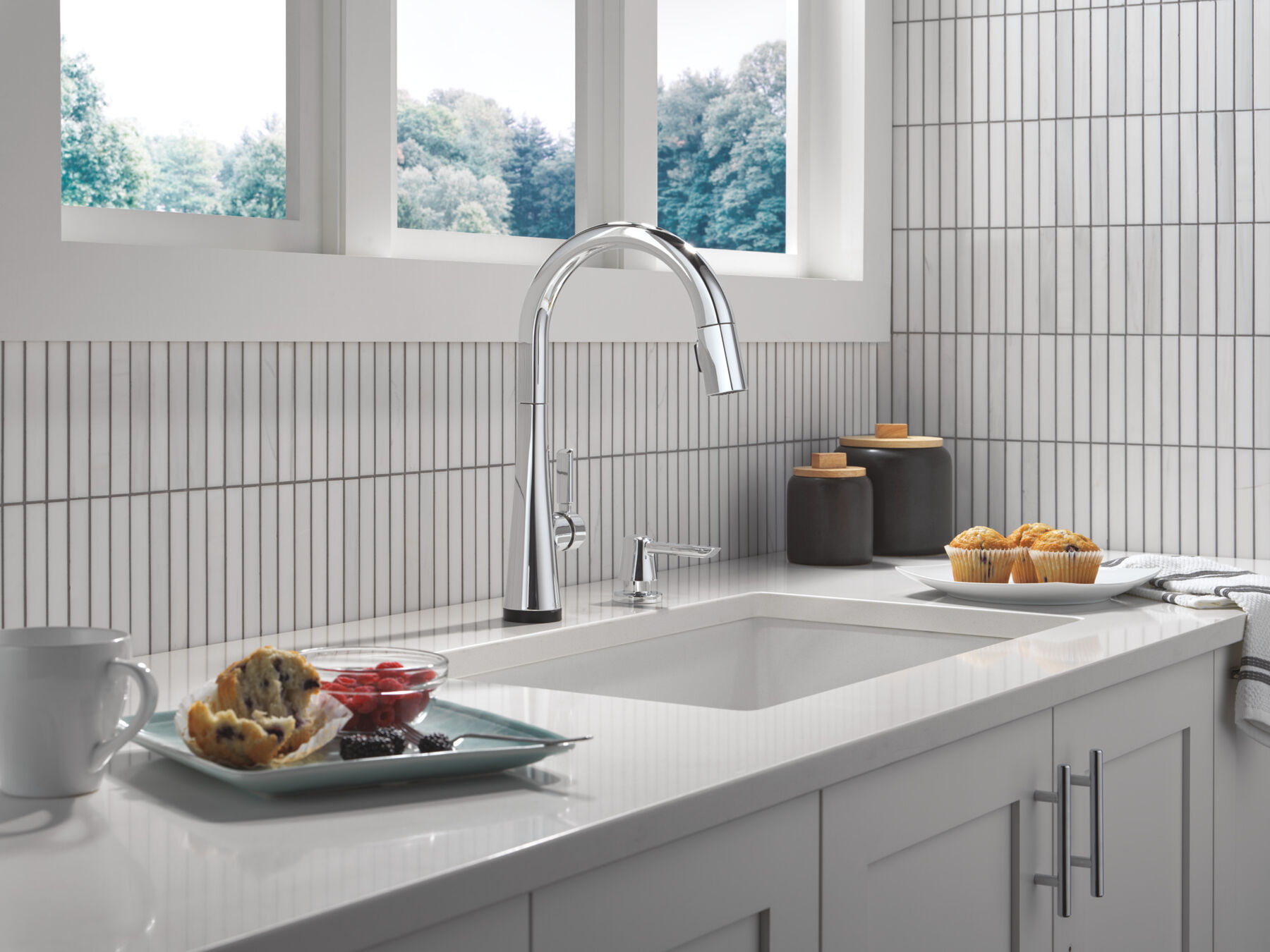 Touch<sub>2</sub>O&reg; Technology Kitchen Faucet with Touchless Technology