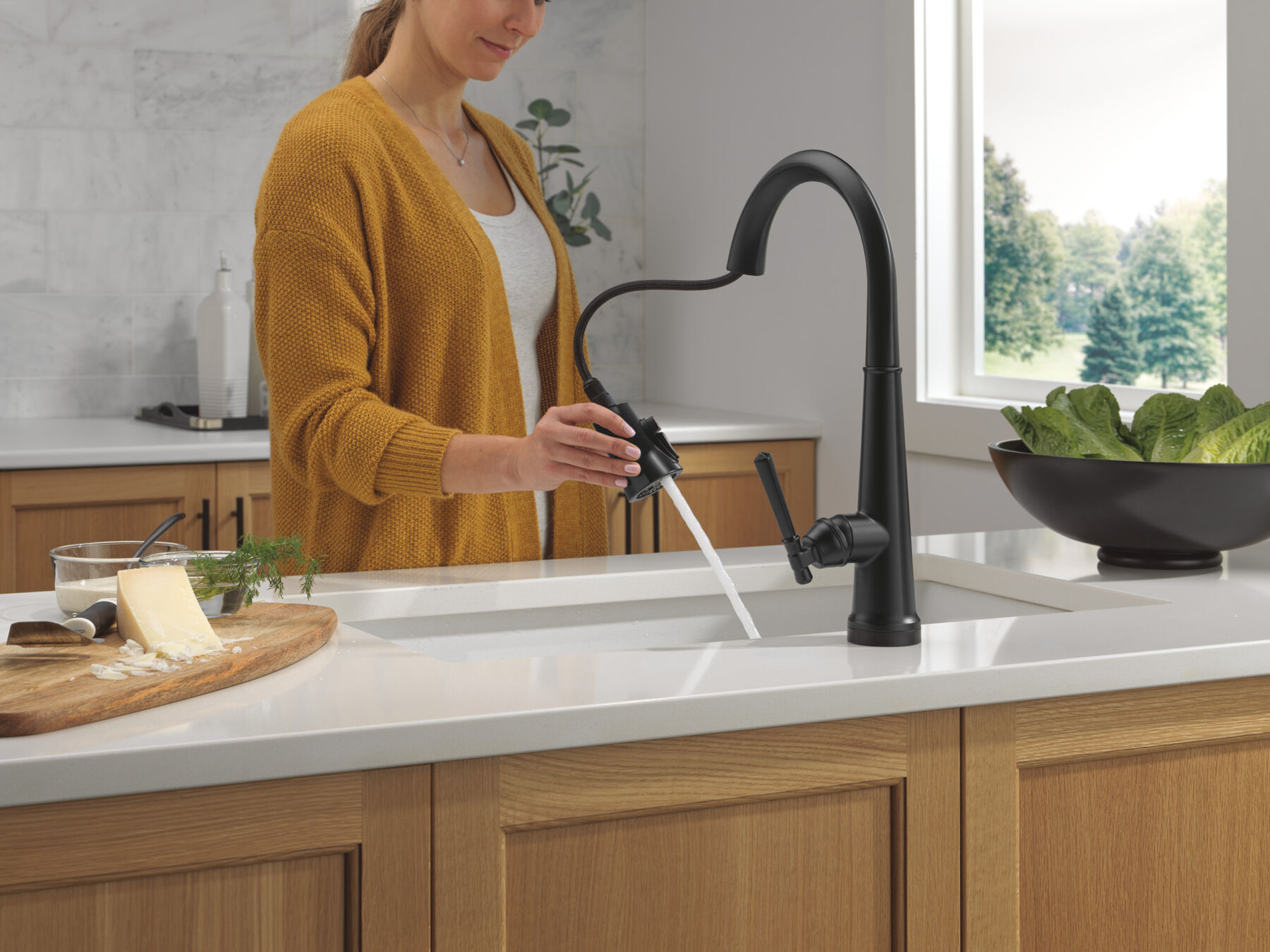 Touch<sub>2</sub>O&reg; Technology Kitchen Faucet with Touchless Technology