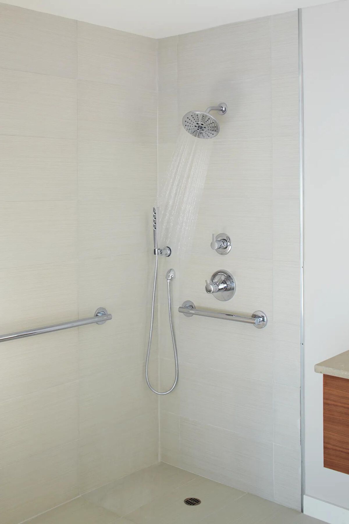 H<sub>2</sub>Okinetic&reg; 4-Setting Wall Mount Hand Shower
