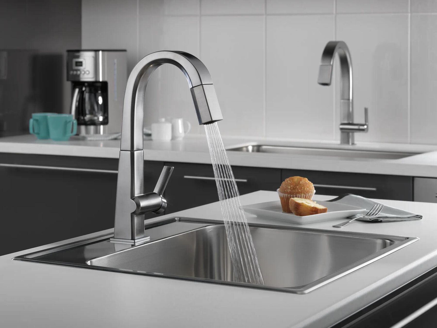Single Handle Pull-Down Kitchen Faucet