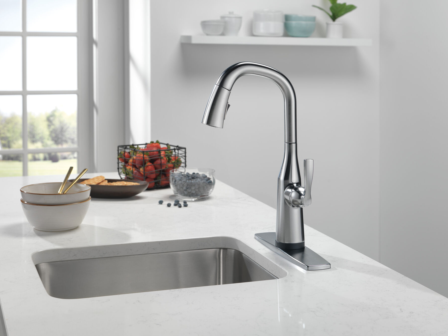 Single Handle Pull-Down Bar/Prep Faucet with Touch<sub>2</sub>O&reg; Technology