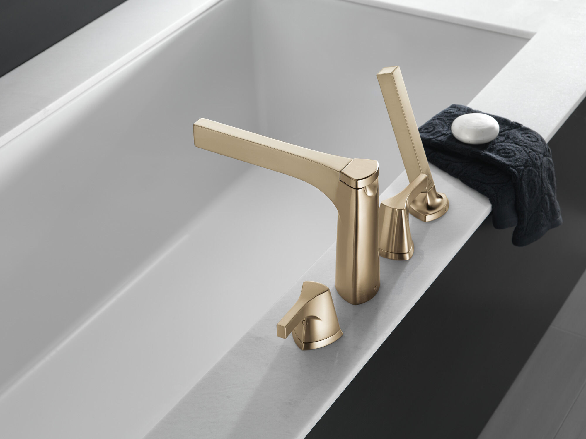 4-hole Roman Tub with Handshower Trim in Champagne Bronze T4774-CZ