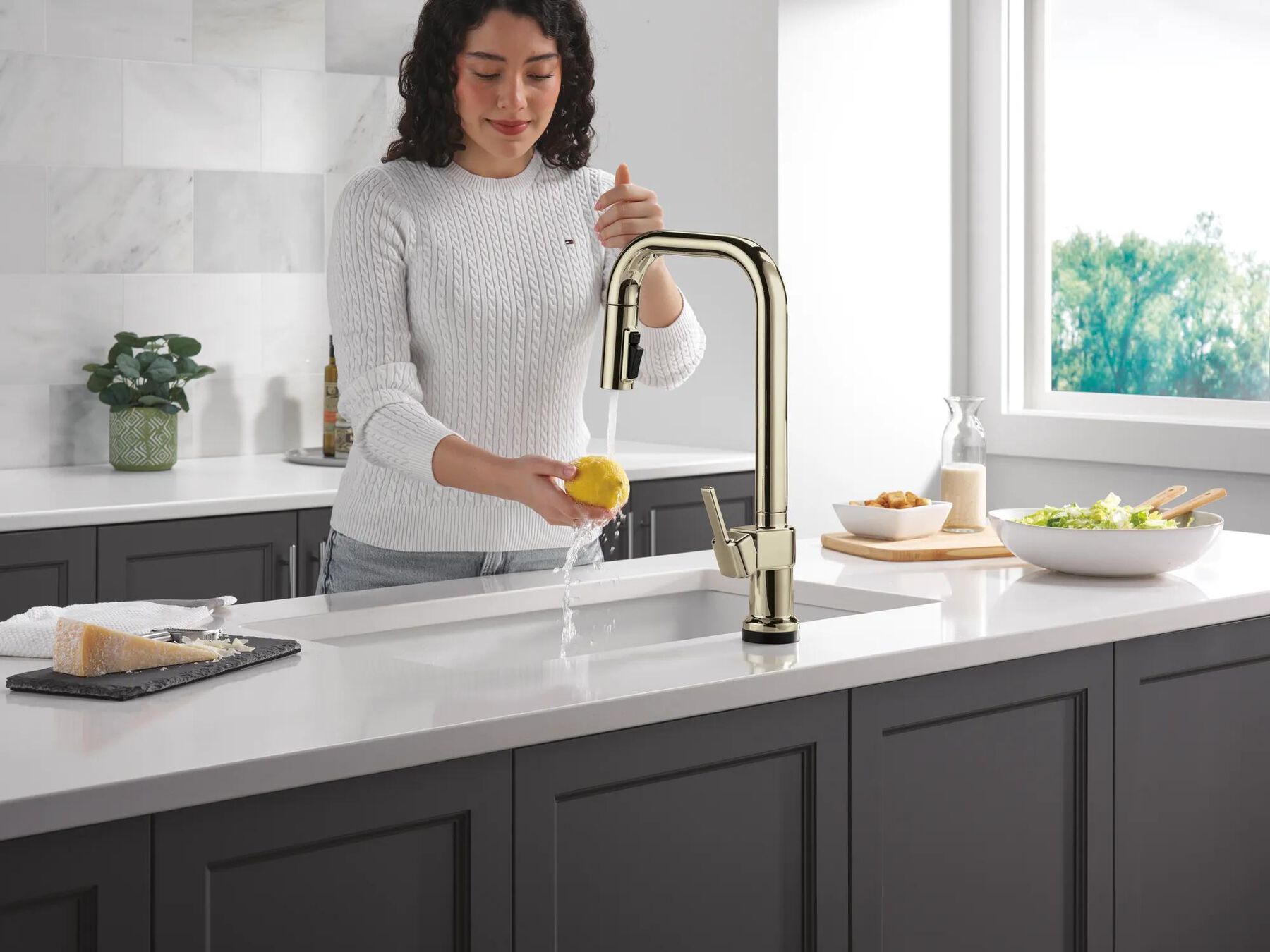Touch2O&reg; with Touchless Technology Single Handle Pull-Down Kitchen Faucet