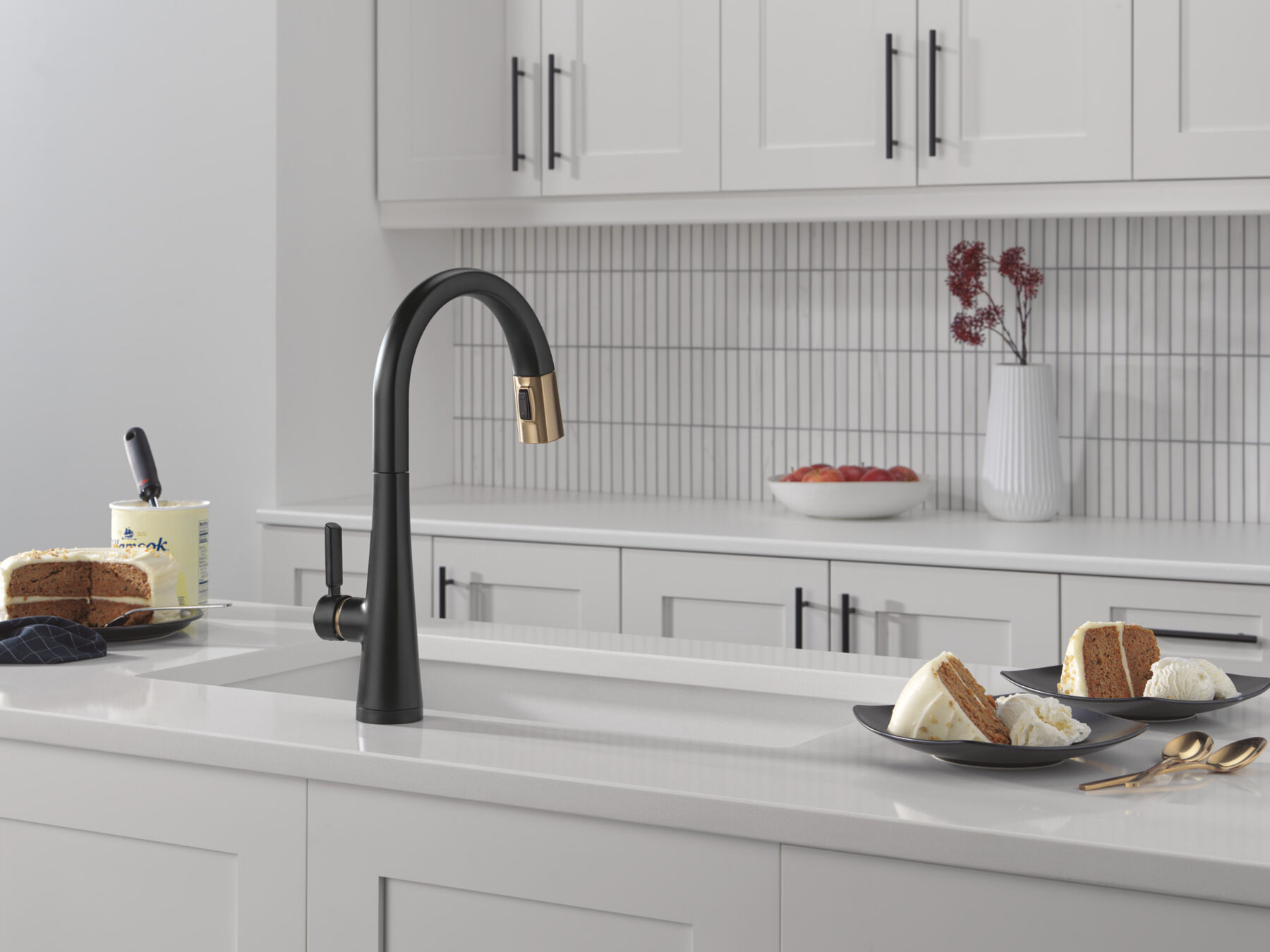 Touch<sub>2</sub>O&reg; Technology Kitchen Faucet with Touchless Technology