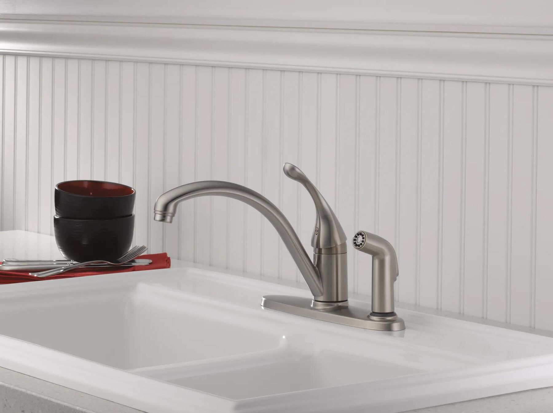Single Handle Kitchen Faucet with Integral Spray