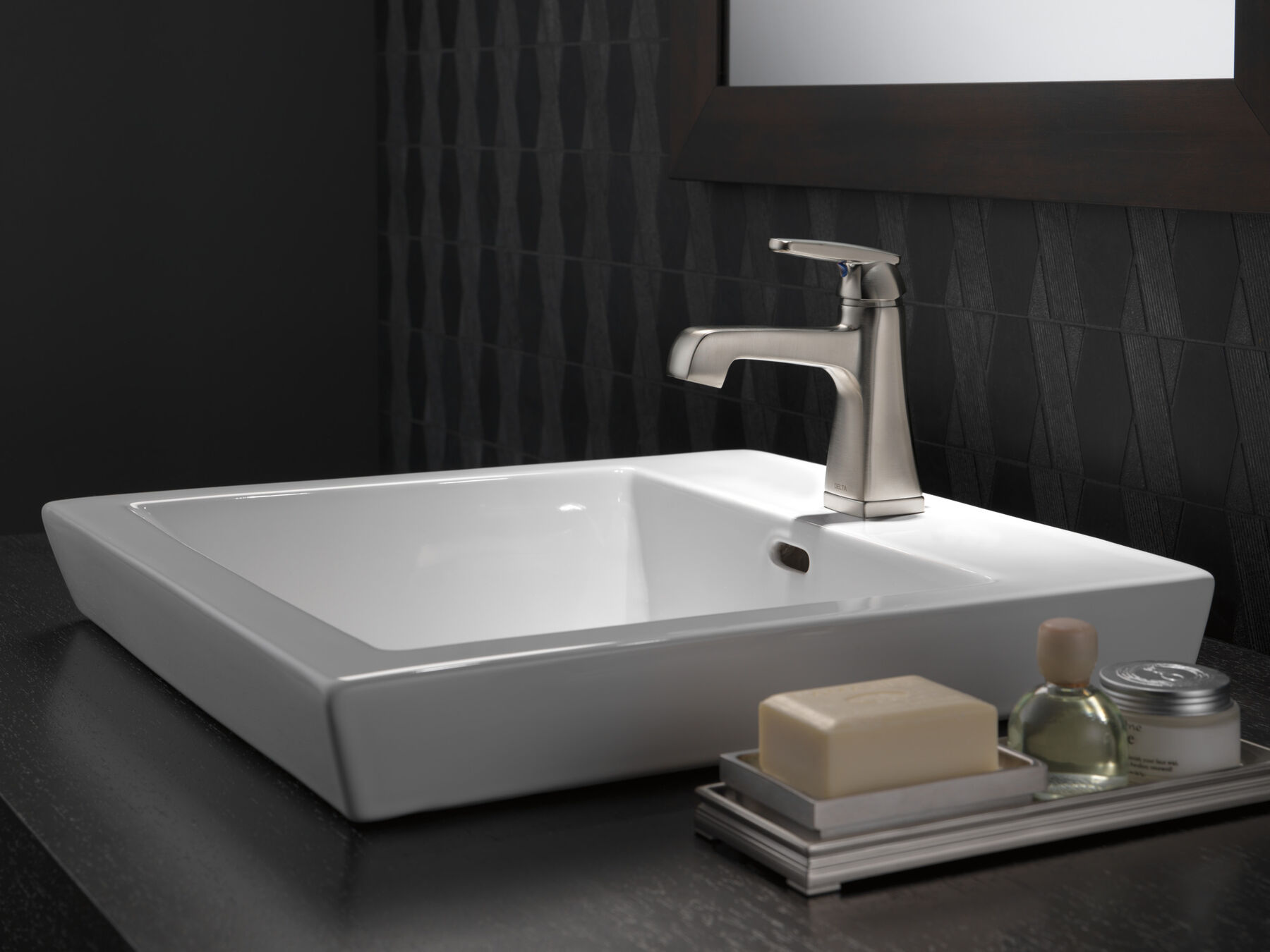 Single-Hole Bathroom Faucet (Recertified)