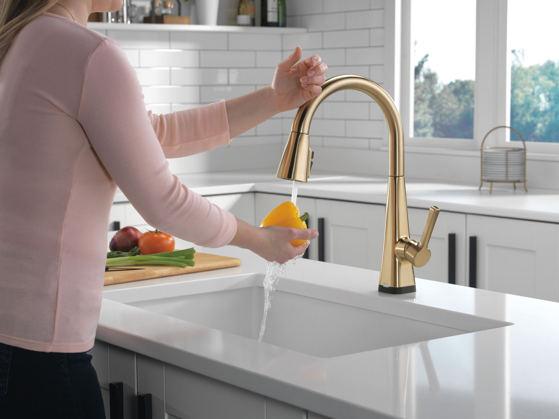 Single-Handle Pull-Down Kitchen Faucet with Touch<sub>2</sub>O&reg; Technology